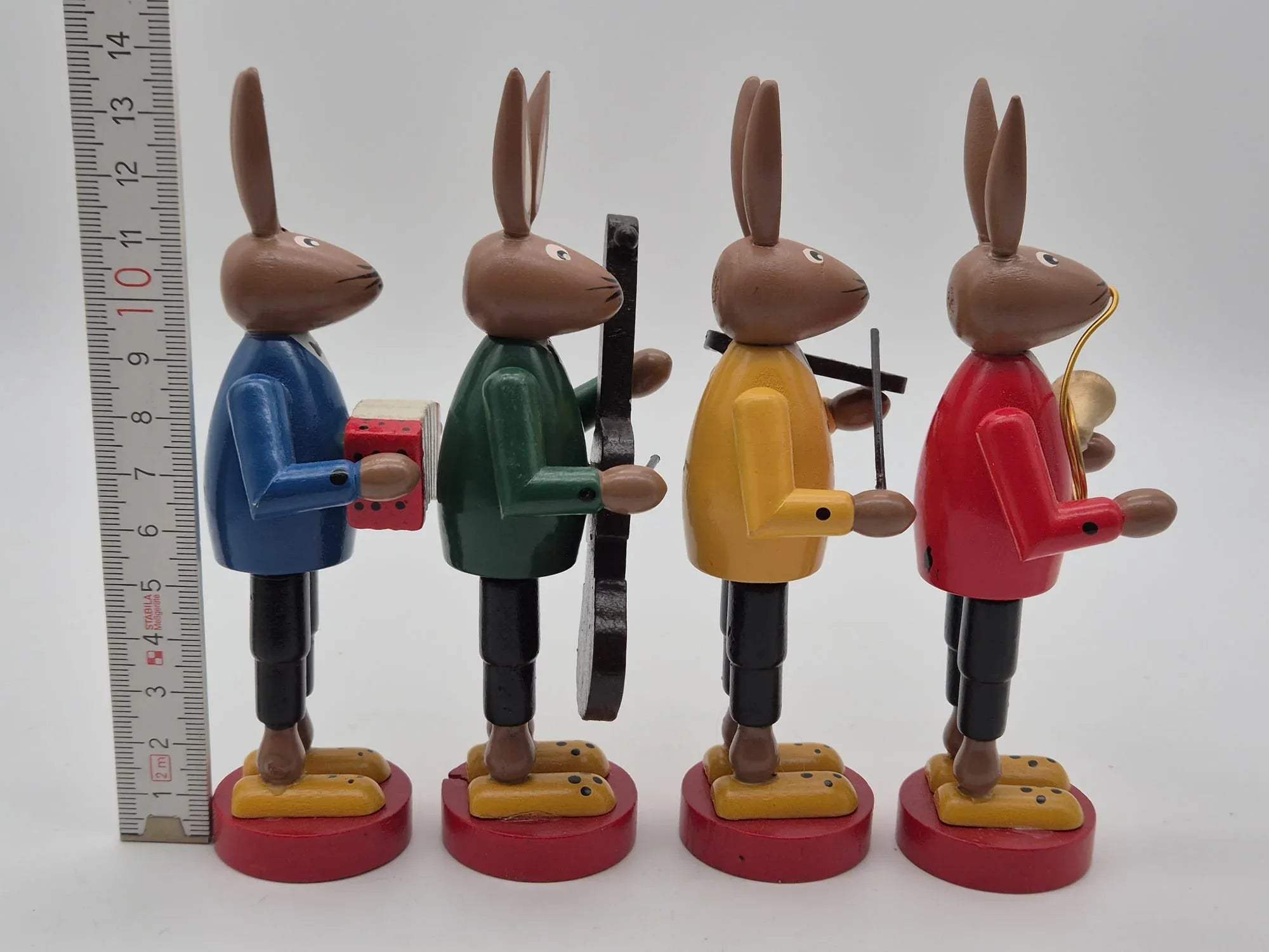 4-teiliges Holz Osterhasen-Orchester – Musikerfiguren – Erzgebirge-Stil – ca. 14 cm