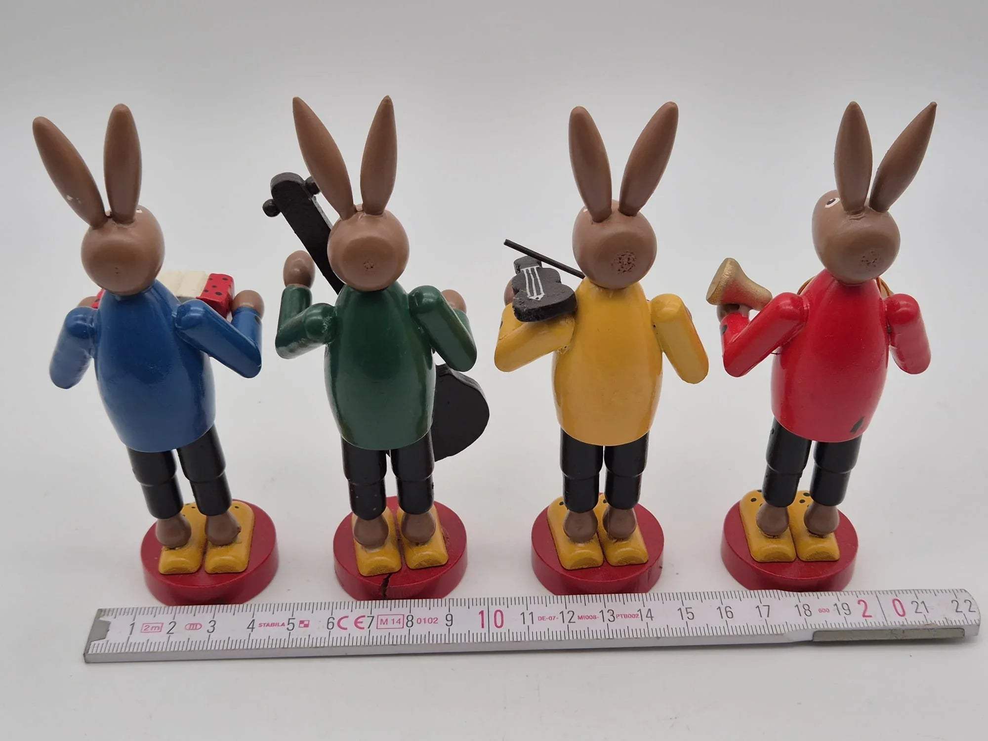 4-teiliges Holz Osterhasen-Orchester – Musikerfiguren – Erzgebirge-Stil – ca. 14 cm