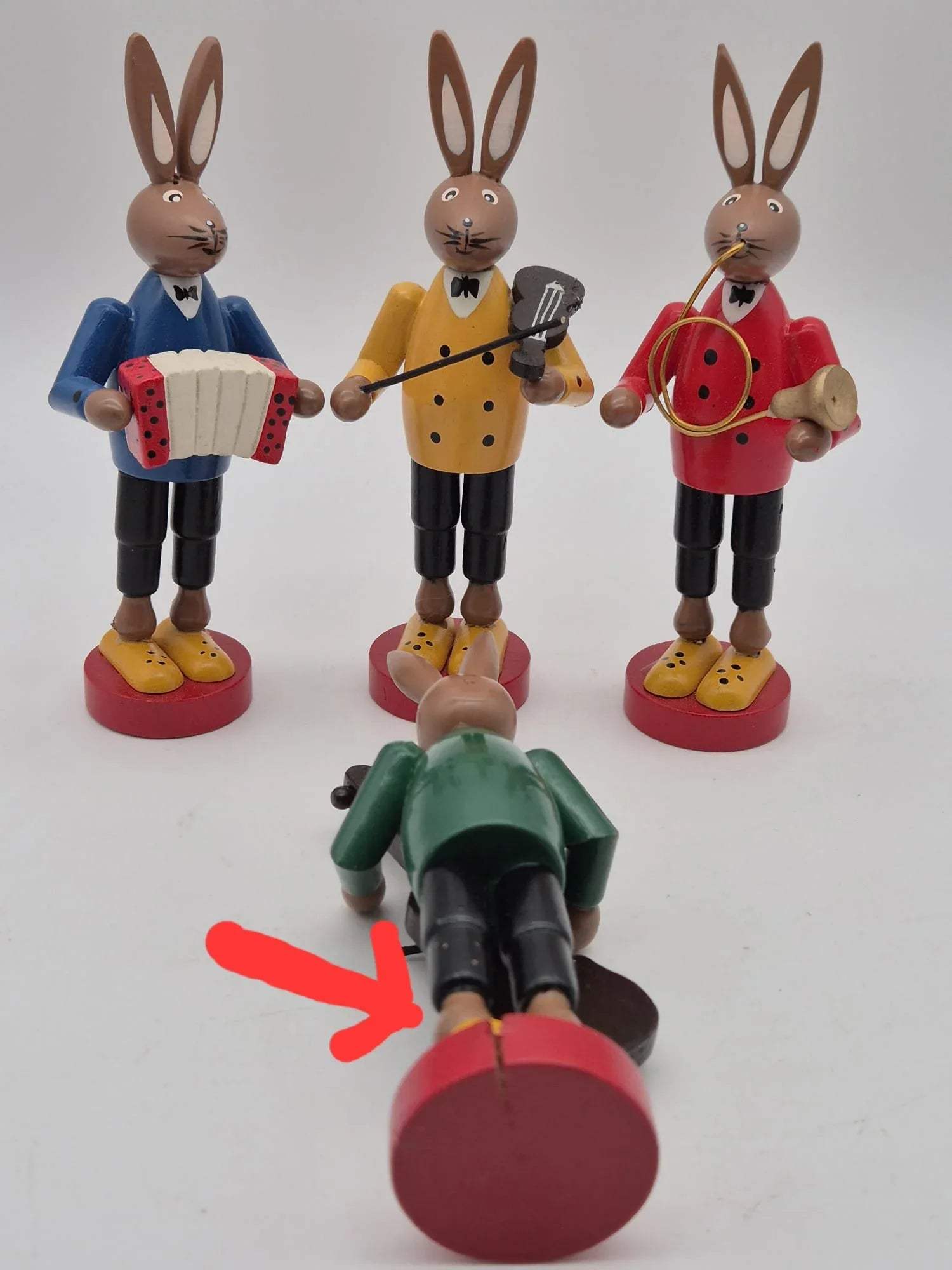 4-teiliges Holz Osterhasen-Orchester – Musikerfiguren – Erzgebirge-Stil – ca. 14 cm