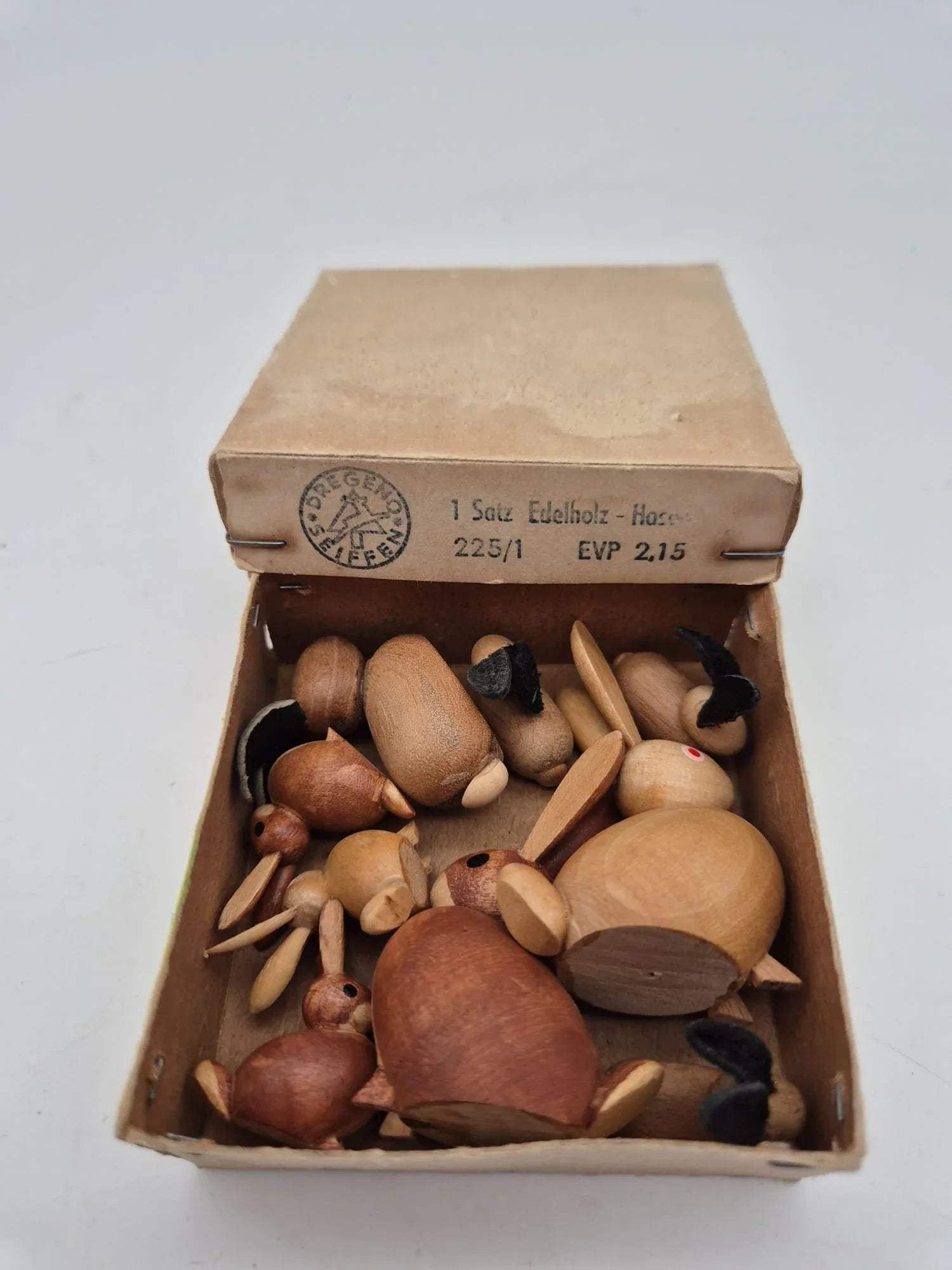 DREGENO Seiffen – Edelholz Hasen, 9 Figuren, Erzgebirge, Originalbox
