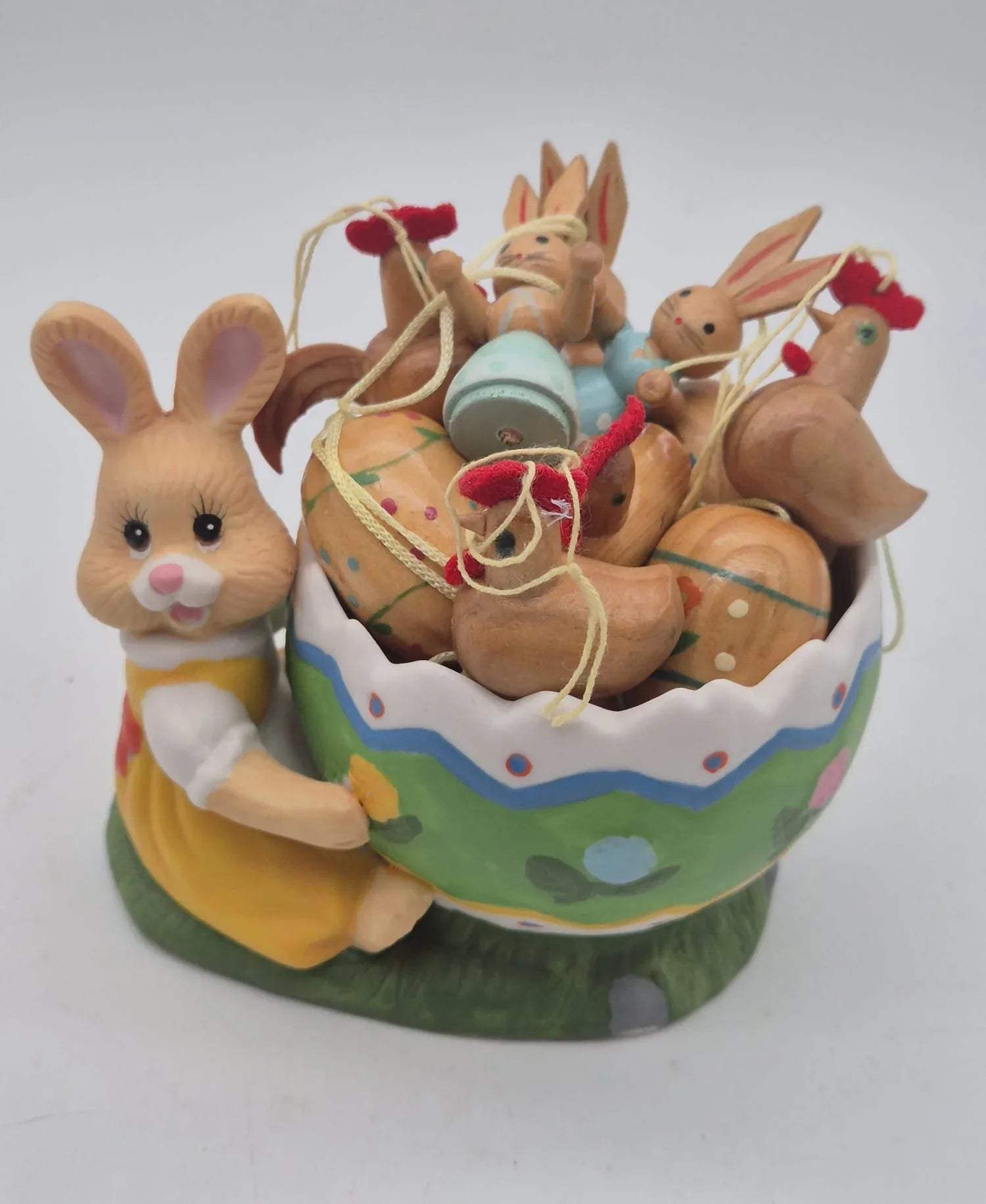 Großes Oster-Dekoset Keramik-Hase mit Ei-Schale & Holzanhängern