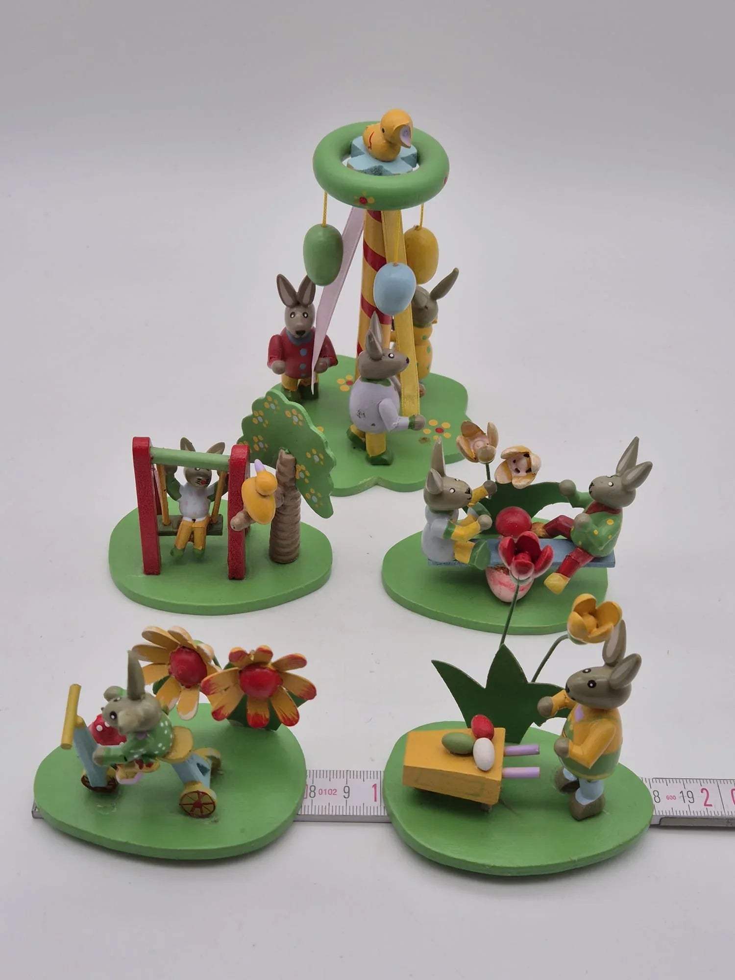 Osterhasen Dorf Szenerie 5er Set Holzfiguren