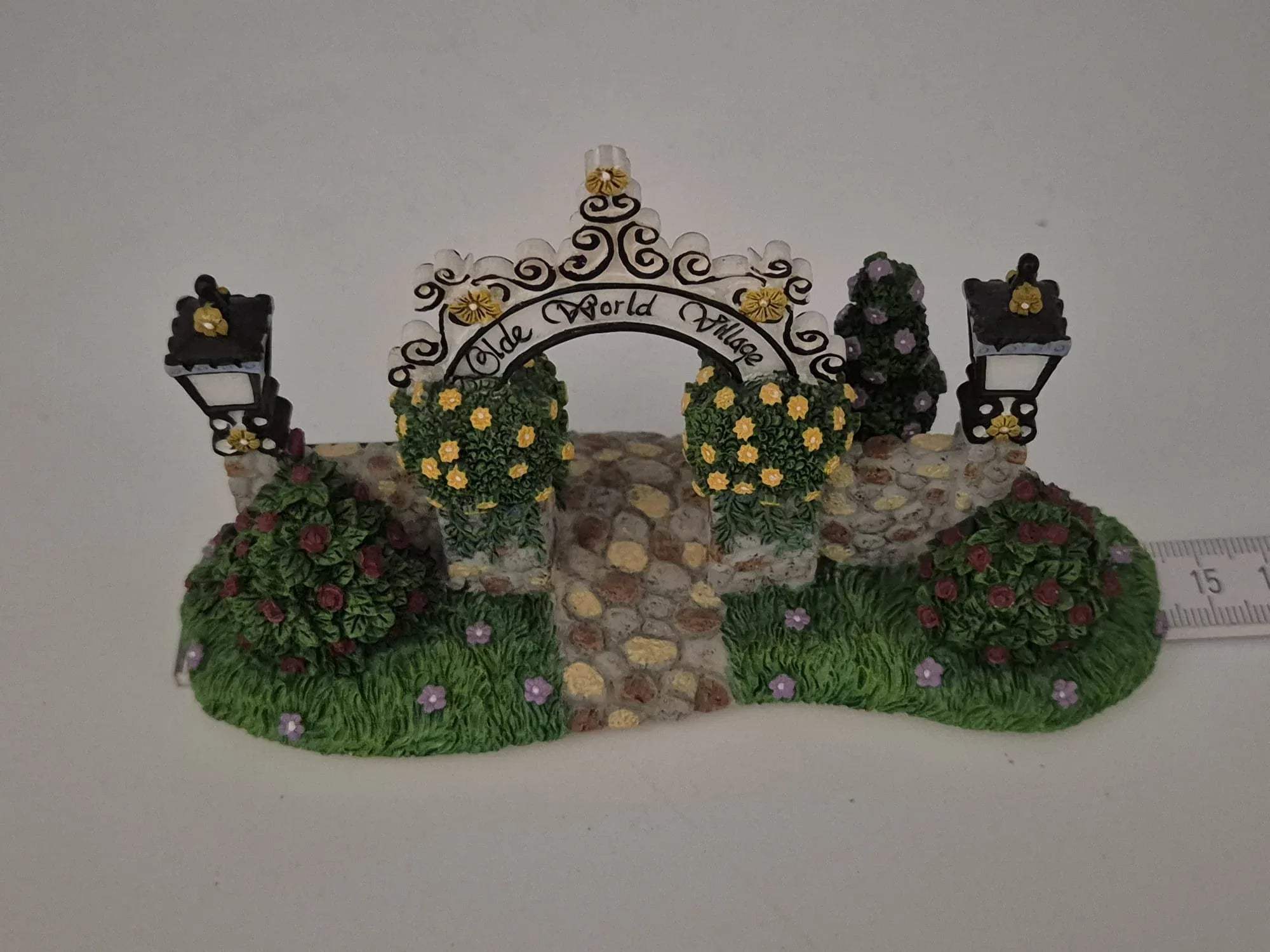 Partylite „Olde World Village“ Torbogen Dekofigur