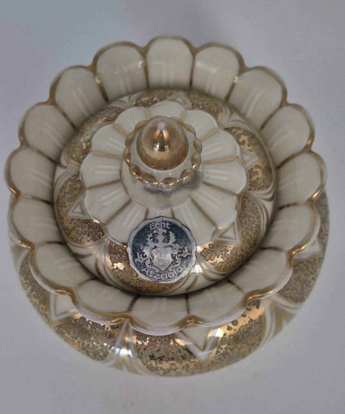 Altenburger Porzellan Bonboniere mit Deckel Echt Altgold Handarbeit