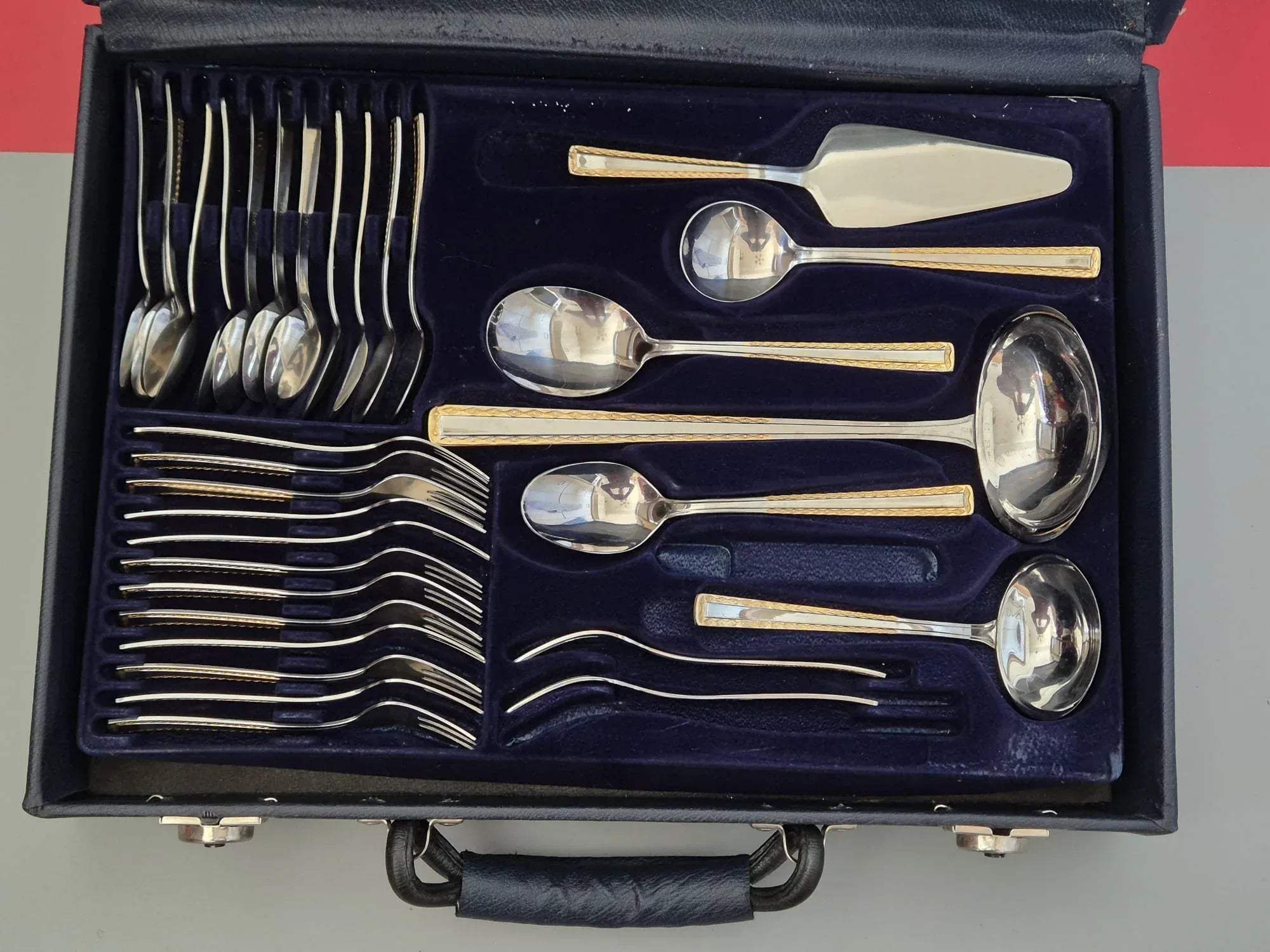 Solinger Qualitätsbesteck Nivella 68-teilig im Koffer