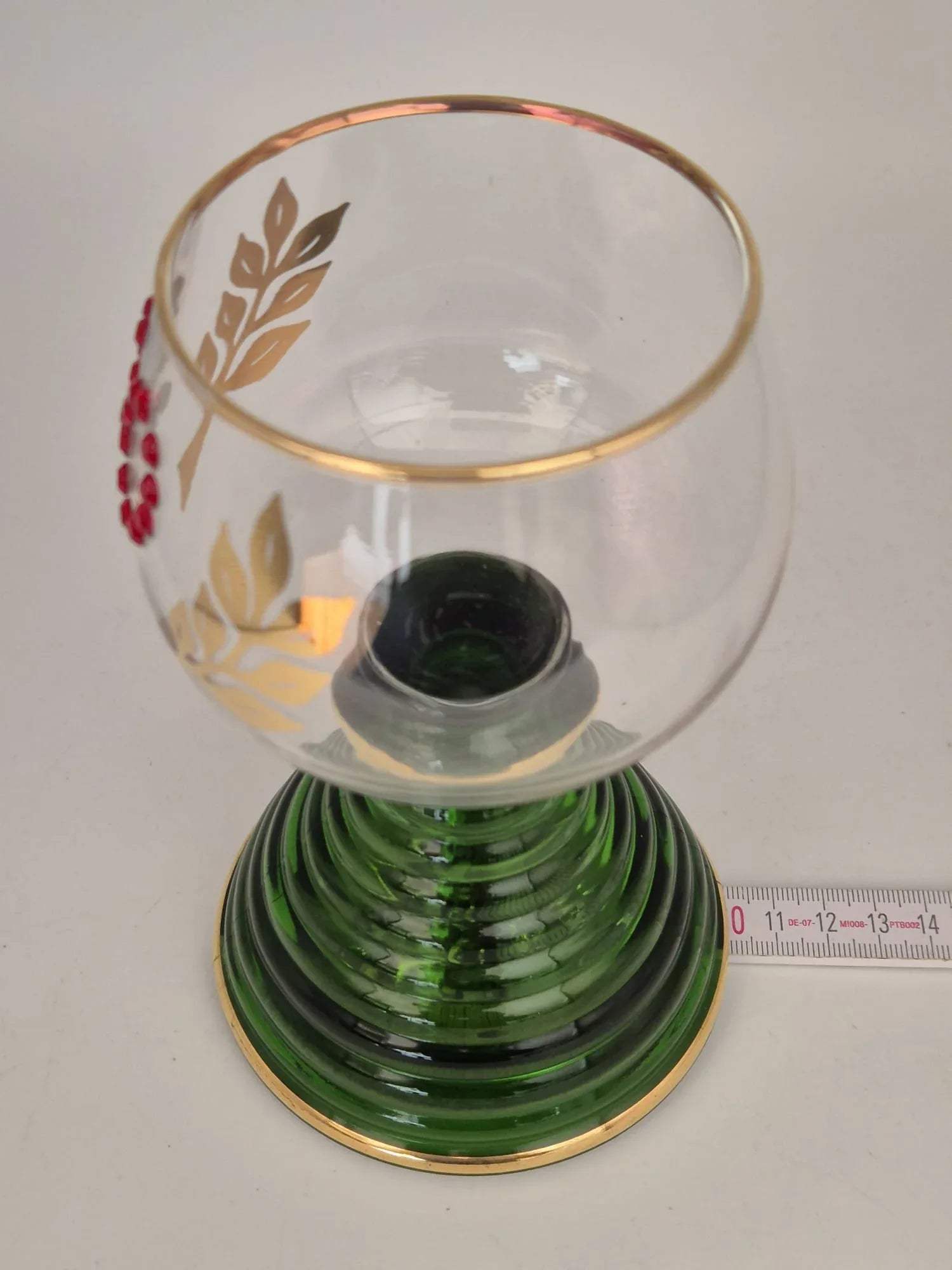 Römer mit Golddekor, grünem Fuß und Spieluhr