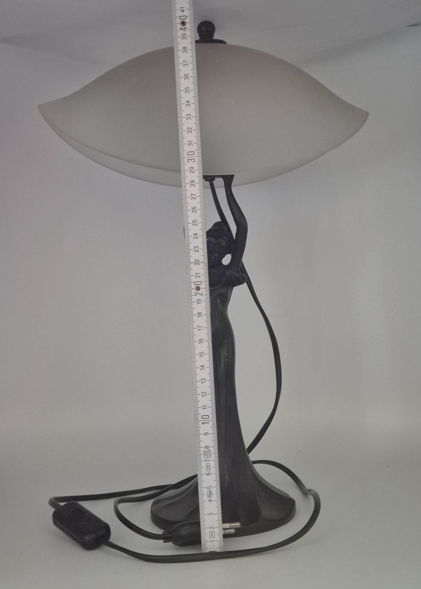 Jugendstil Tischlampe „Made in Italy“ mit Frauenfigur