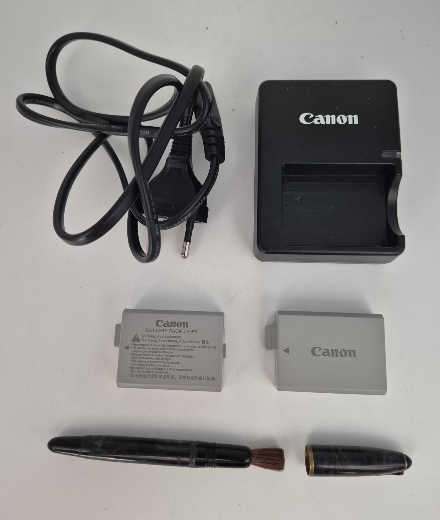 Canon EOS 1000D DSLR Kamera mit EF-S 18–55 mm Objektiv, OVP & Zubehör