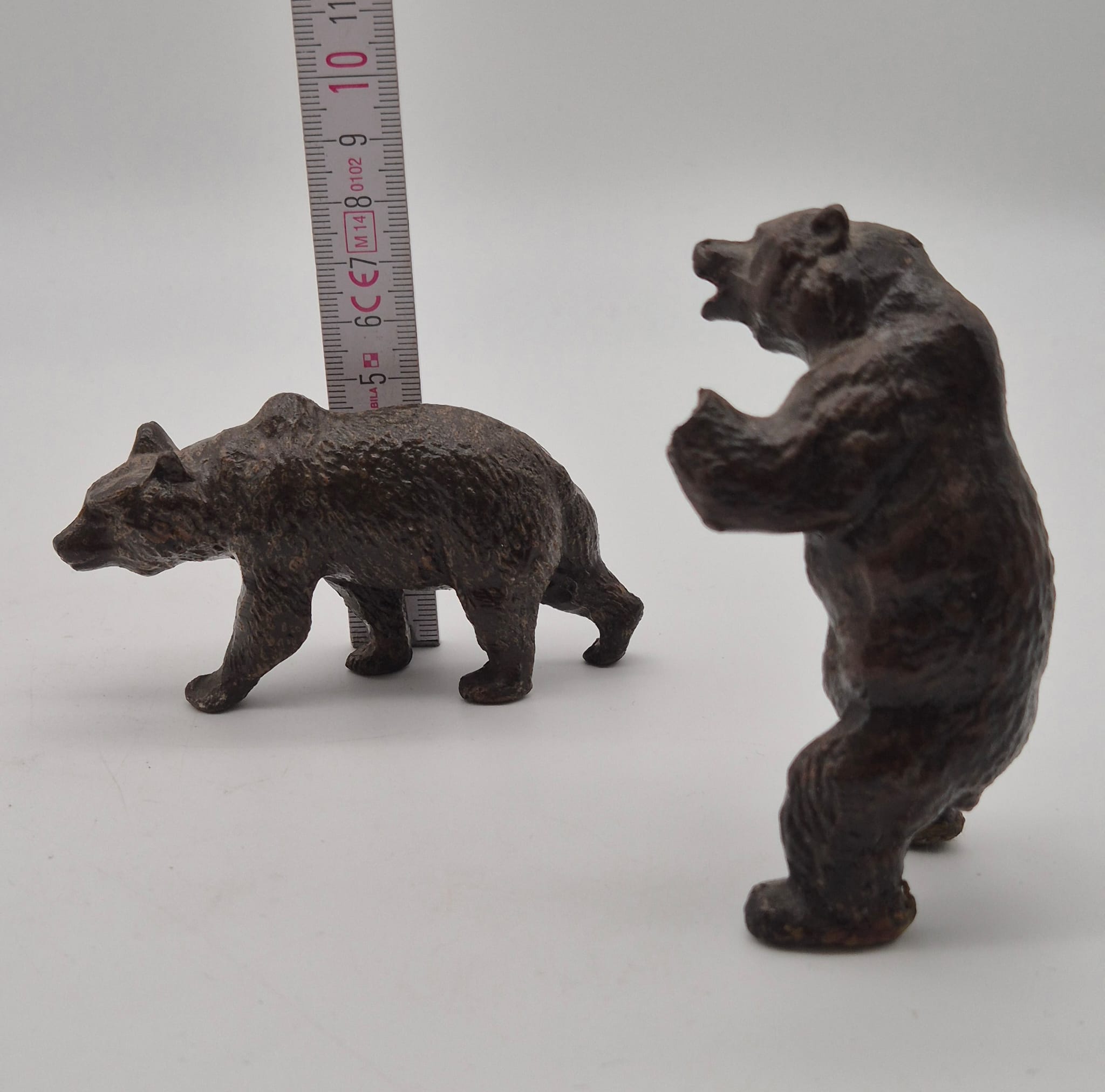 2 alte Lineol Massefiguren Bären – stehender & laufender Braunbär – Sammler