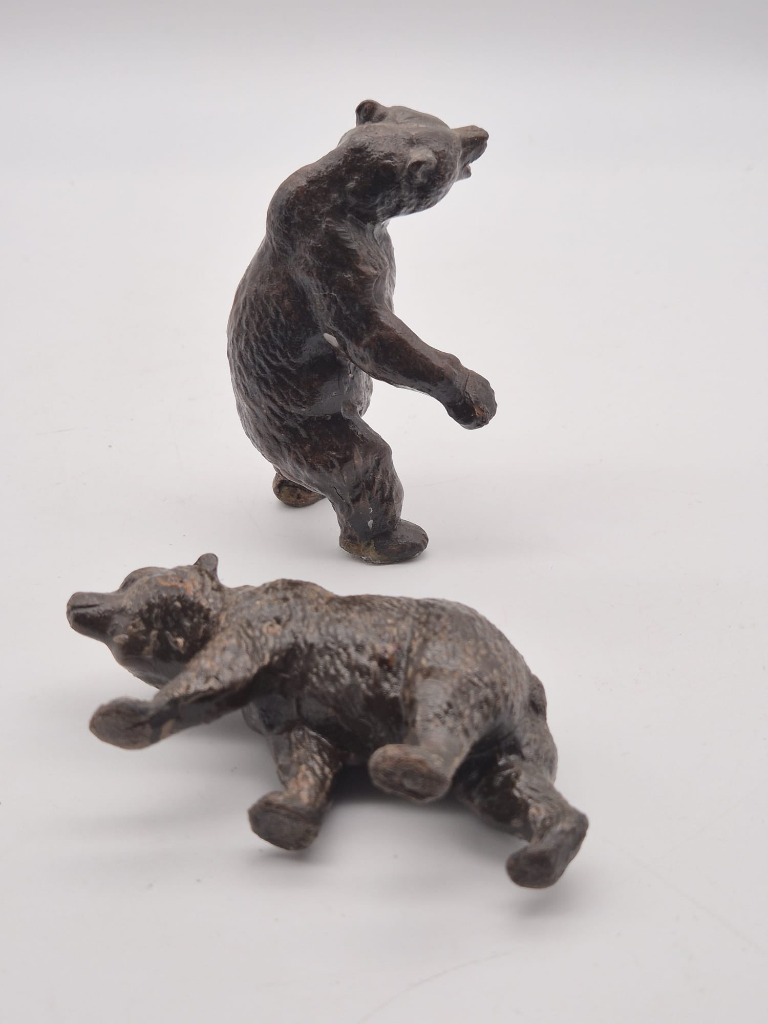 2 alte Lineol Massefiguren Bären – stehender & laufender Braunbär – Sammler