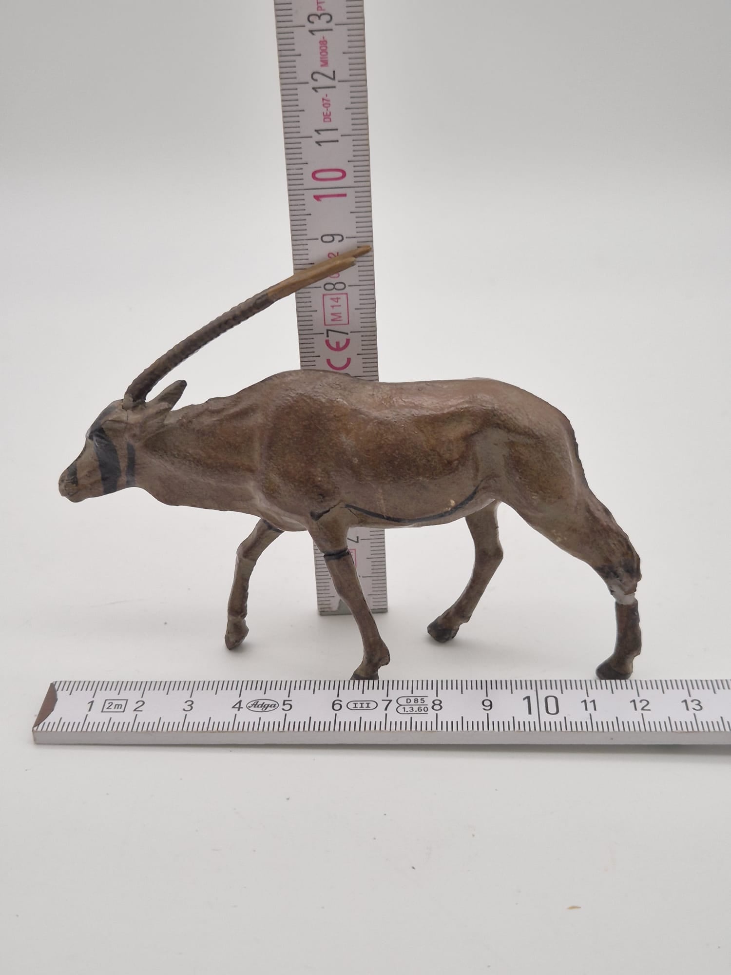 Alte Oryx-Lineol Antilope Massefigur mit langen Hörnern – Sammlerfigur