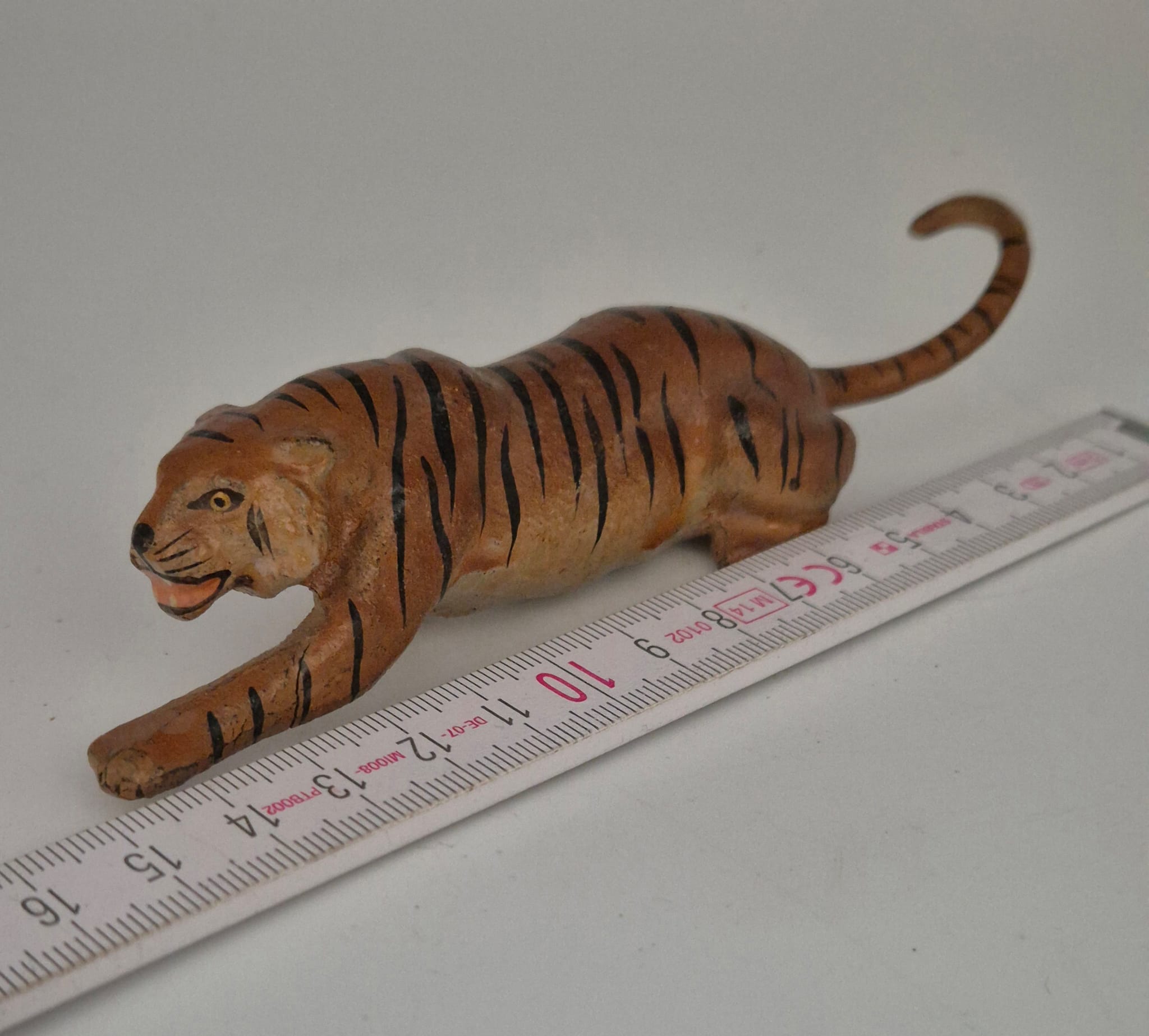 Alter Lineol Tiger Massefigur – liegend – ca. 14 cm