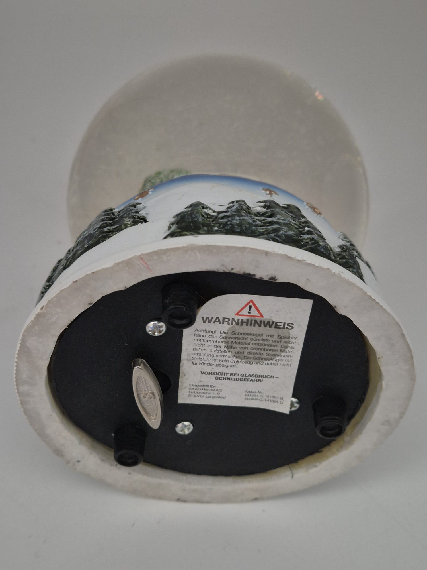 Schneekugel Spieluhr Weihnachtsmann mit Geschenken – ca. 13 cm