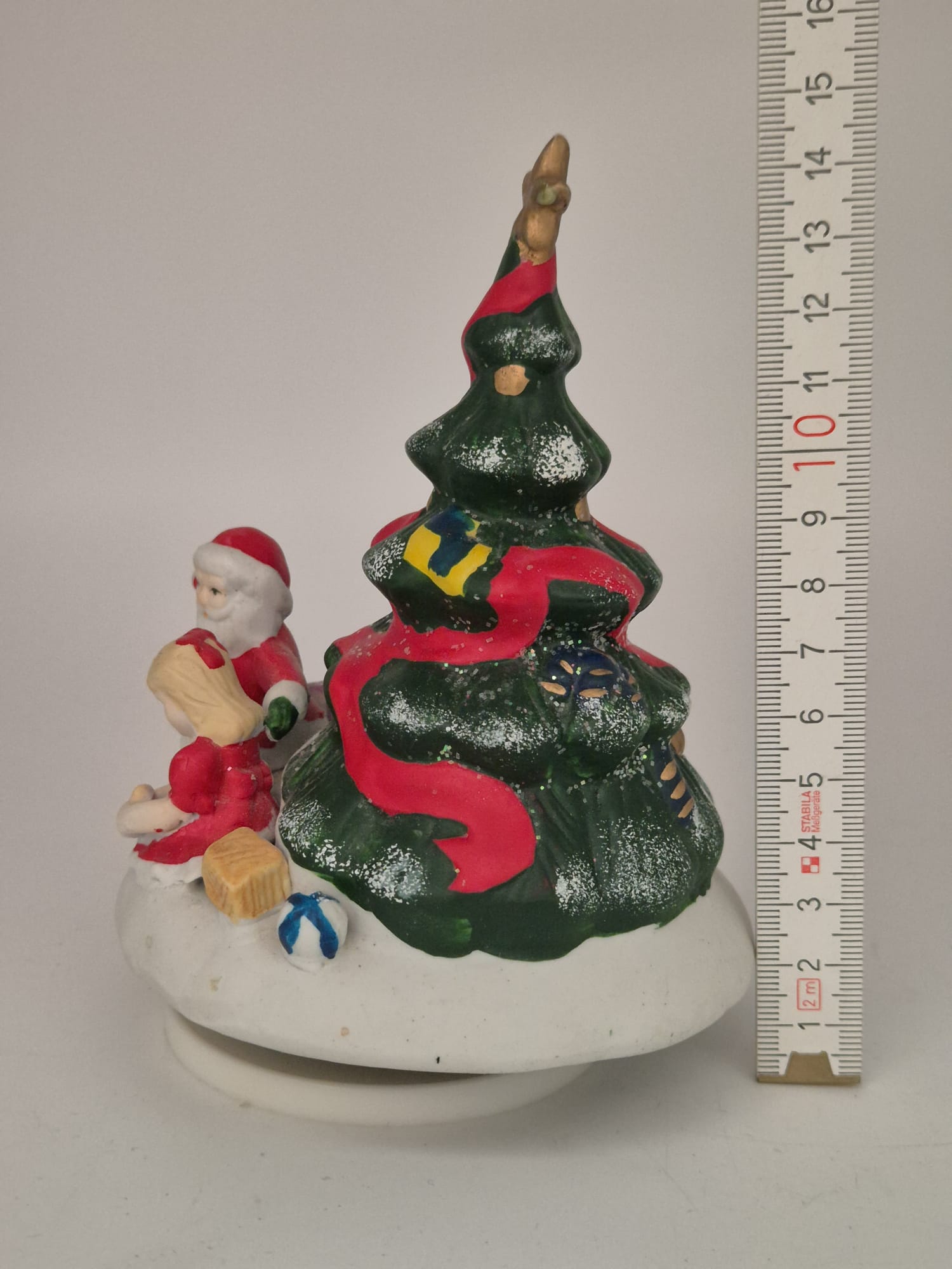 Weihnachtliche Spieluhr mit Weihnachtsbaum, Weihnachtsmann & Kind – ca. 15 cm