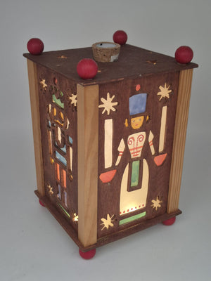 Holz-Teelichtlaterne mit Weihnachtsmotiven und LED-Beleuchtung