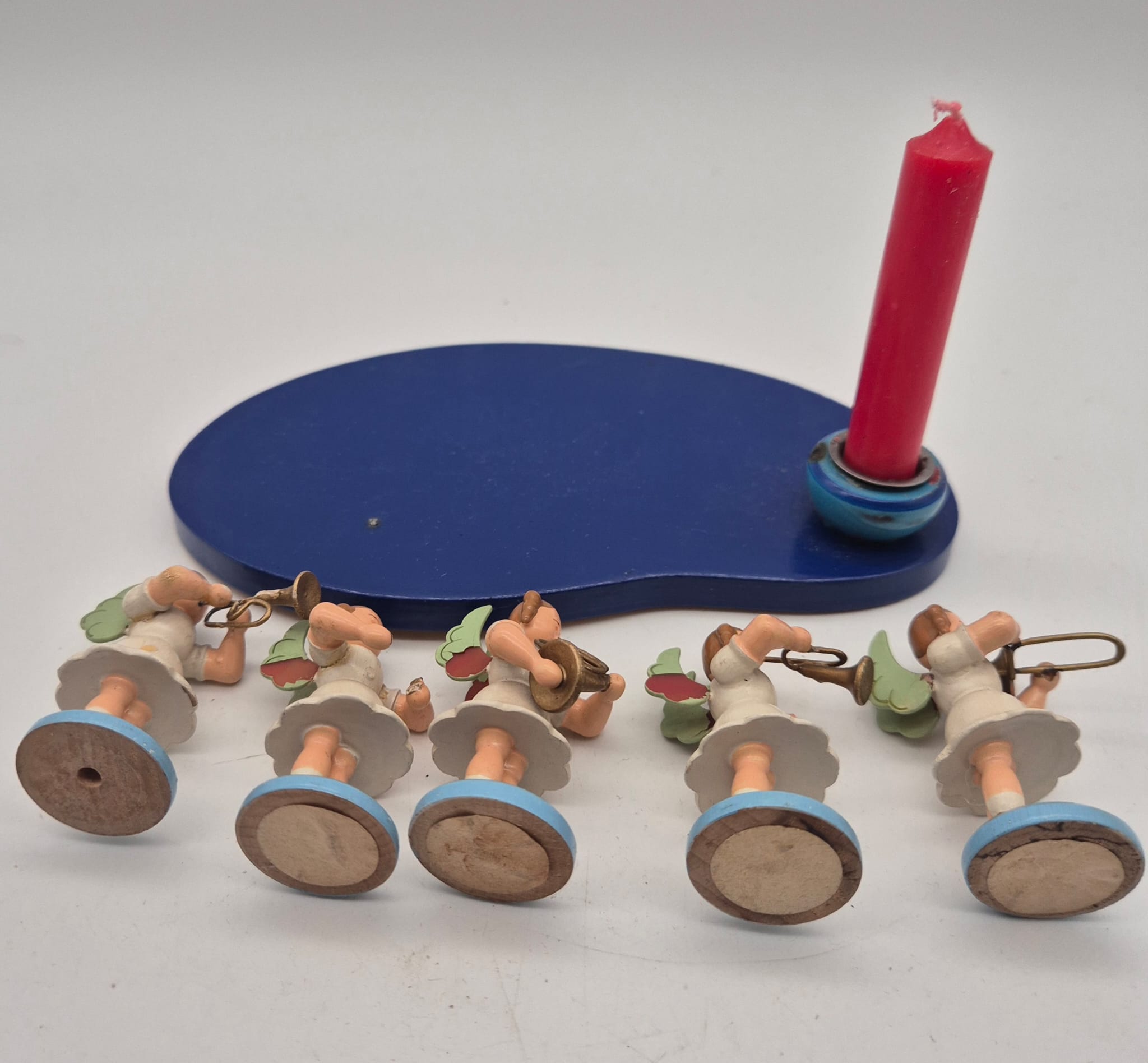 5 musizierende Engel mit Kerzenhalter auf Holzsockel