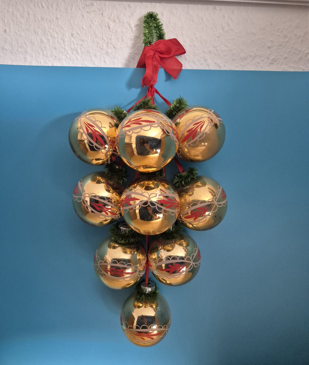 9 große DDR Weihnachtskugeln aus Glas Gold – Ø ca. 7 cm