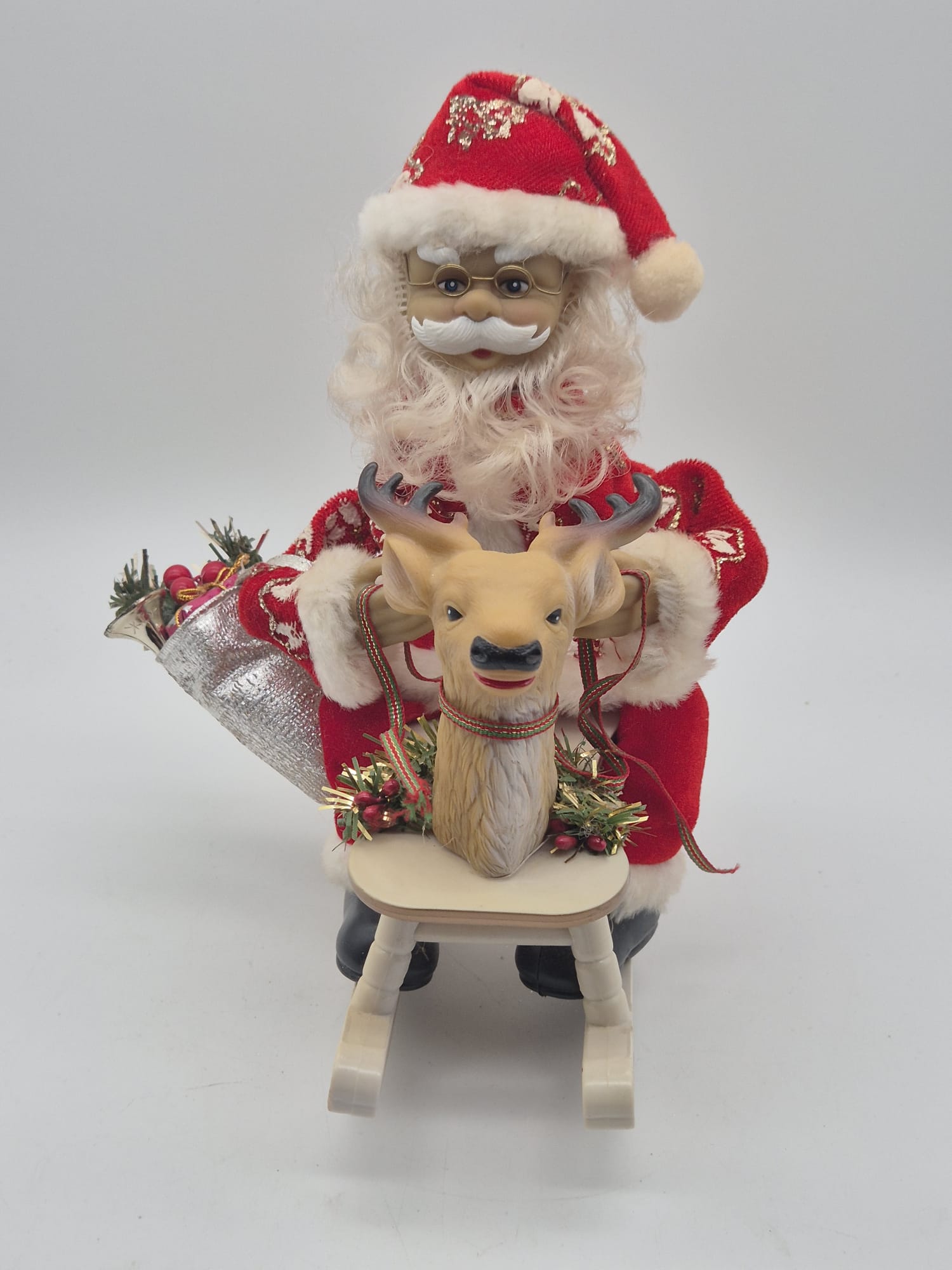 Animierter Weihnachtsmann auf Schaukelpferd mit Rentier – Weihnachtsdekoration
