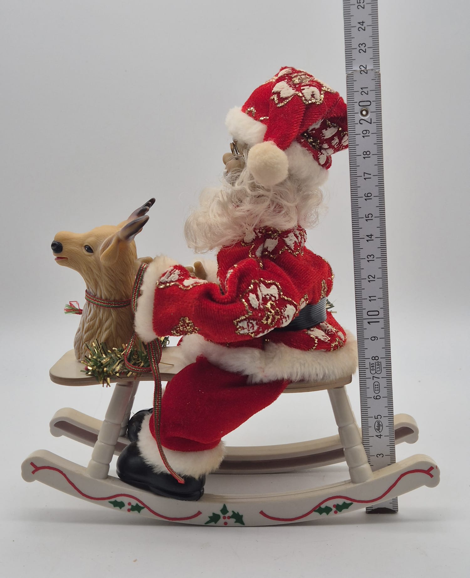Animierter Weihnachtsmann auf Schaukelpferd mit Rentier – Weihnachtsdekoration