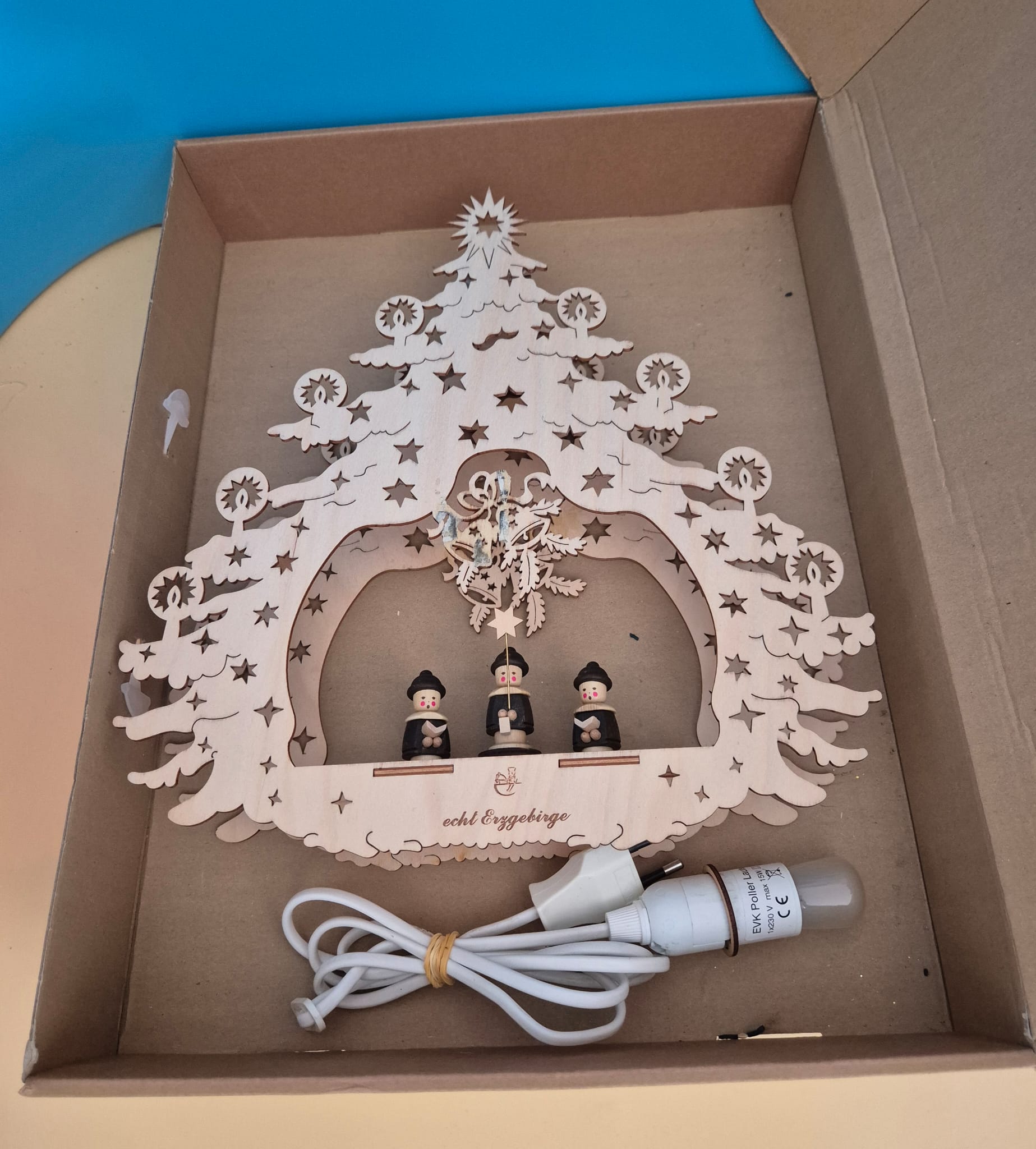 Elektrisches Fensterbild „echt Erzgebirge“ mit Kurrende – Weihnachtsbaum – OVP