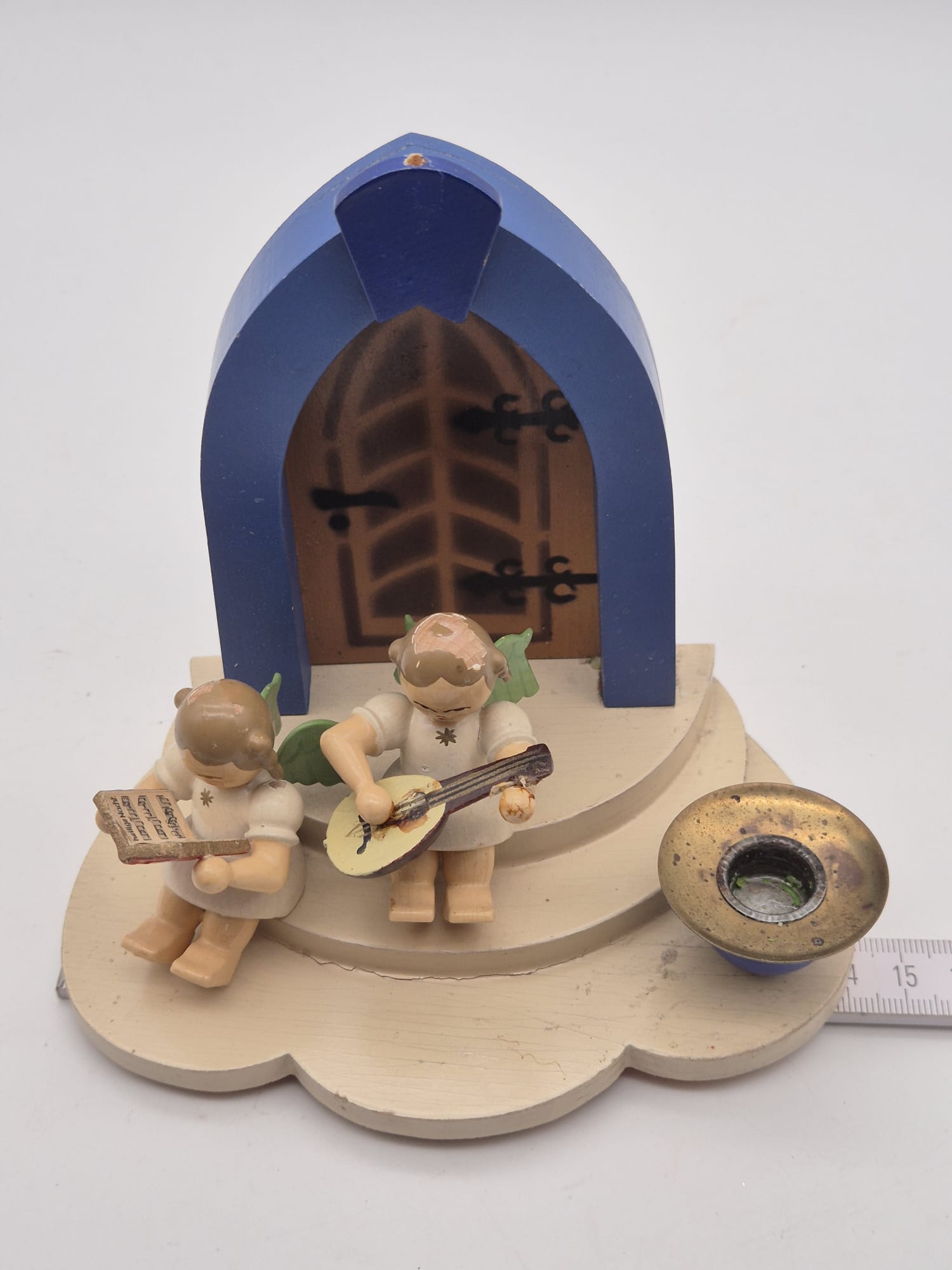 Alter Kerzenhalter Richard Glässer GmbH mit 2 Musikengeln – Holzfigur mit Mandoline & Notenblatt