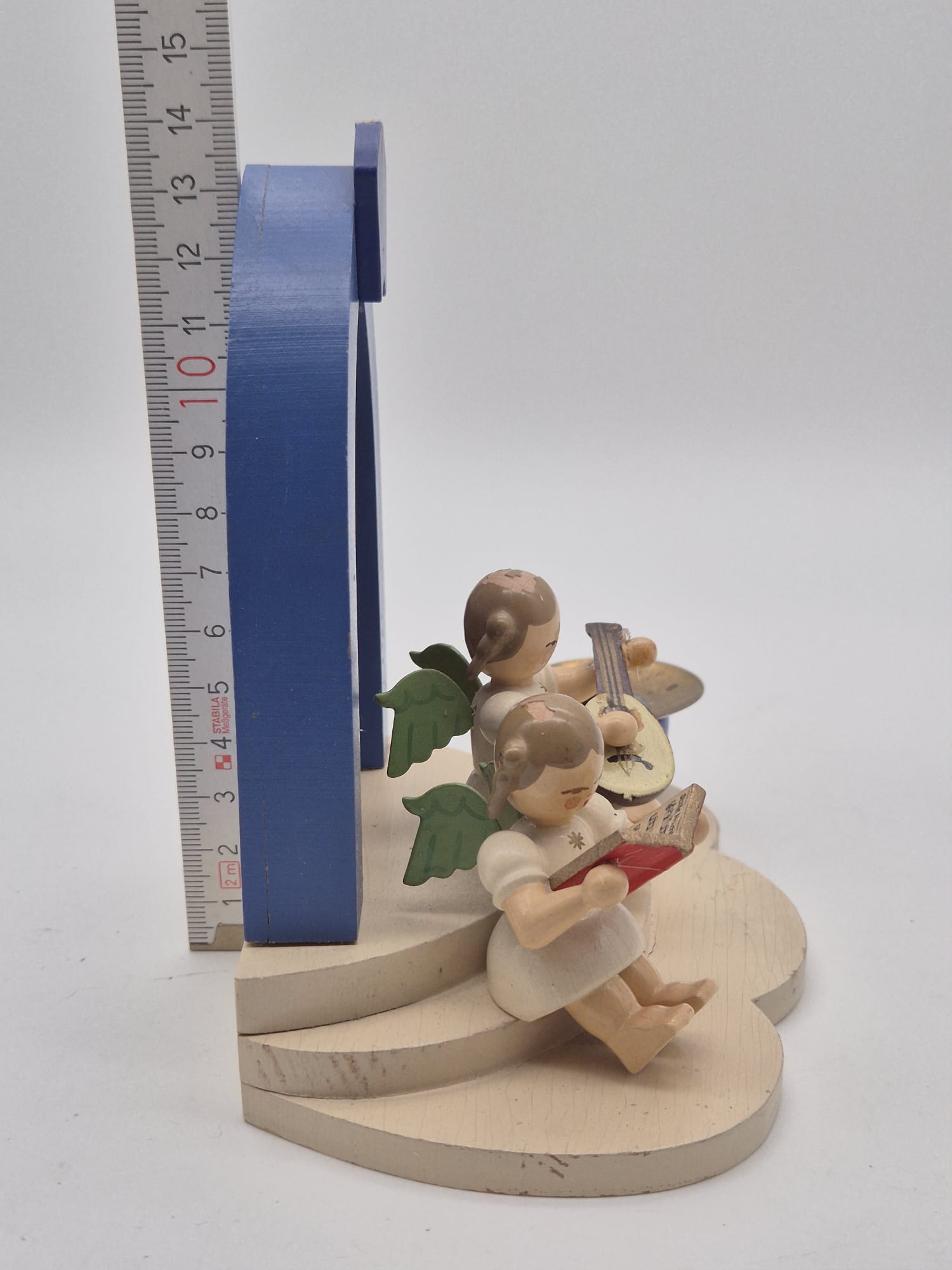 Alter Kerzenhalter Richard Glässer GmbH mit 2 Musikengeln – Holzfigur mit Mandoline & Notenblatt