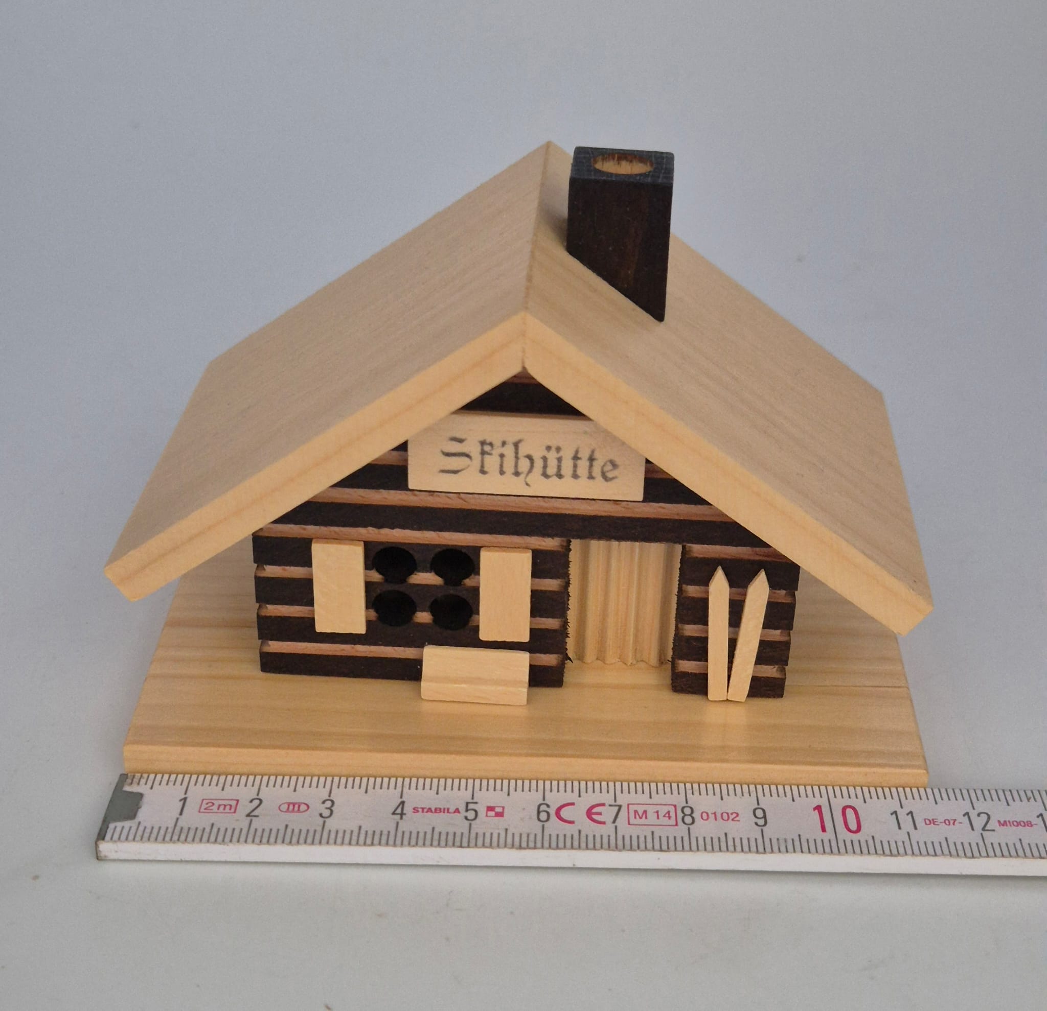 Räucherhaus „Skihütte“ aus Holz – Original Erzgebirge – mit OVP