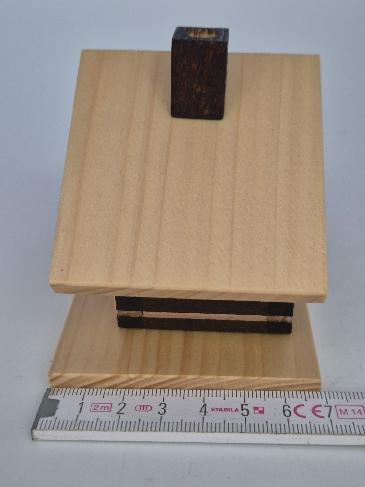 Räucherhaus „Skihütte“ aus Holz – Original Erzgebirge – mit OVP