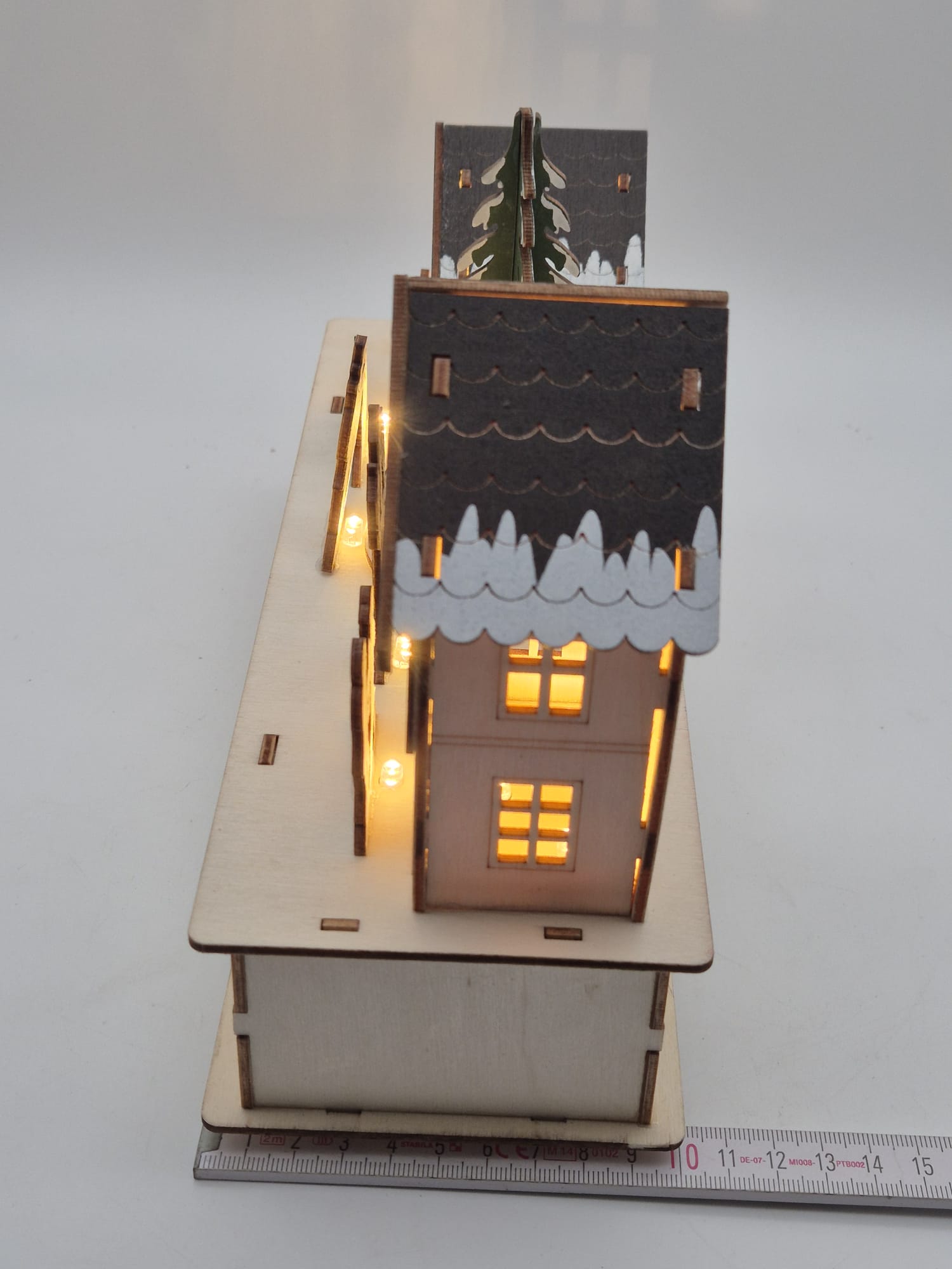 LIVARNO home LED-Weihnachtsdorf / LED-Dekohaus aus Holz HG07886C mit Beleuchtung