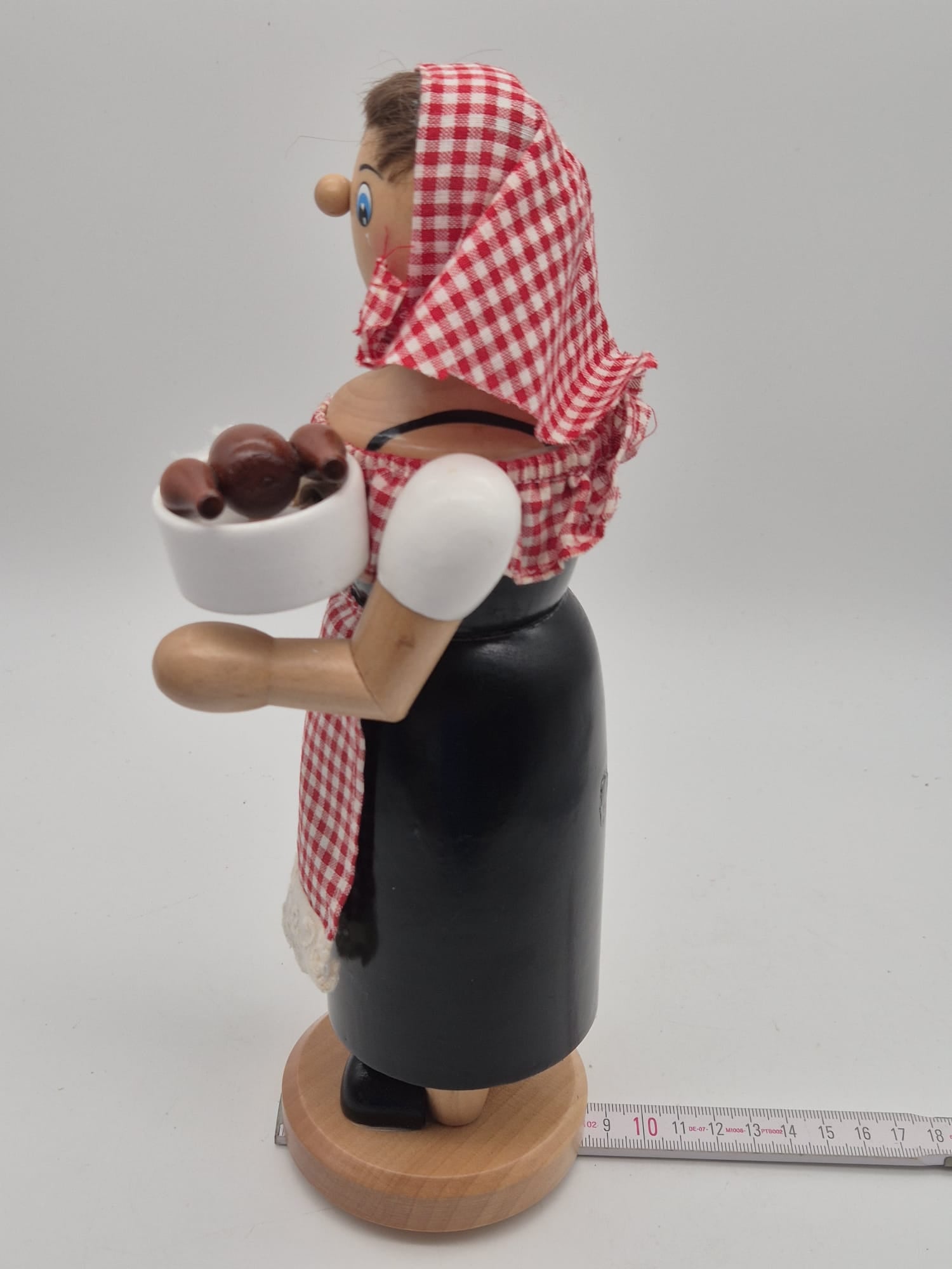 SIGRO Collection Räucherfrau Kellnerin / Bedienung aus Holz ca. 28 cm