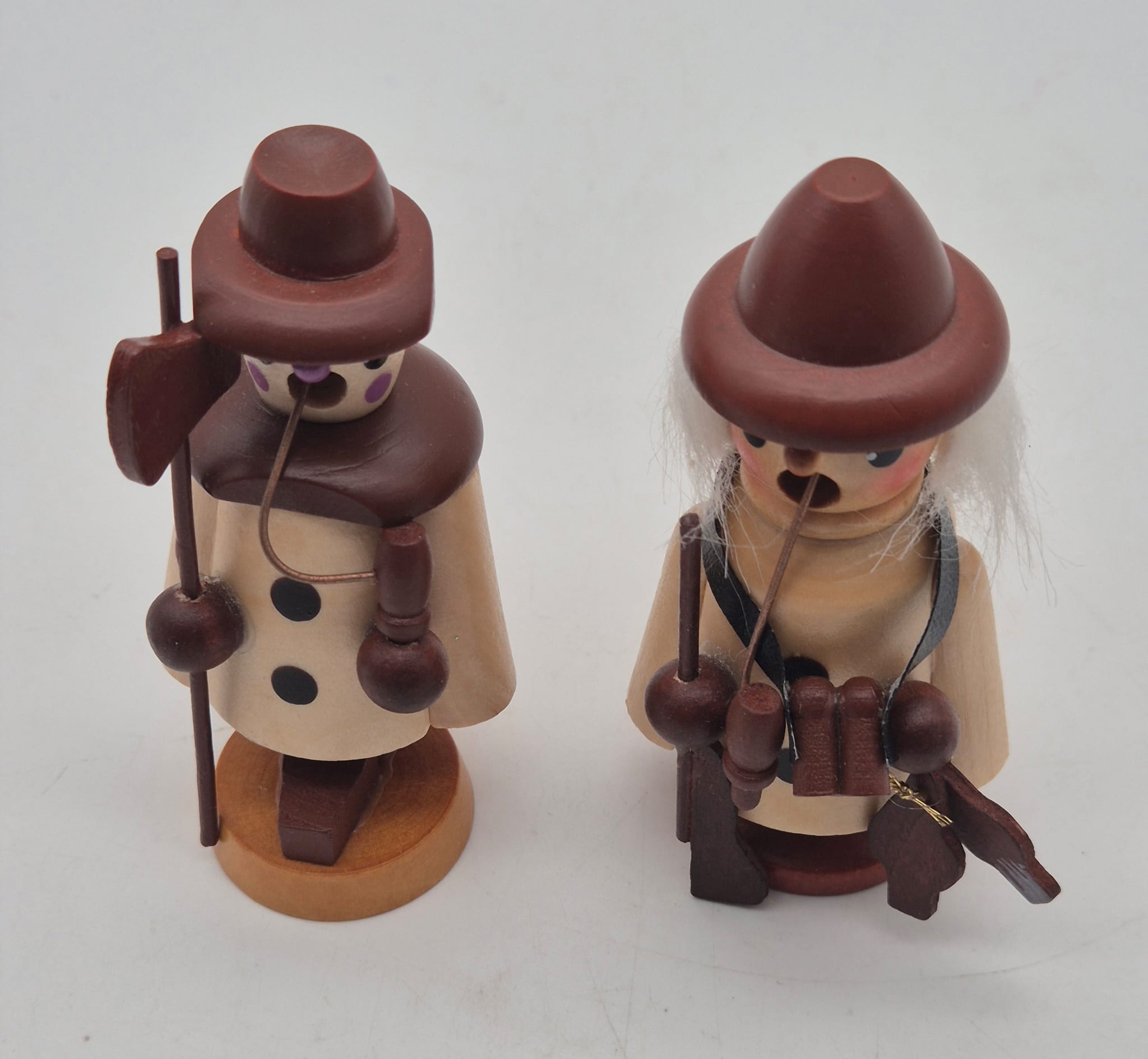 2 kleine Räuchermännchen aus Holz – Jäger & Waldarbeiter – ca. 9 cm