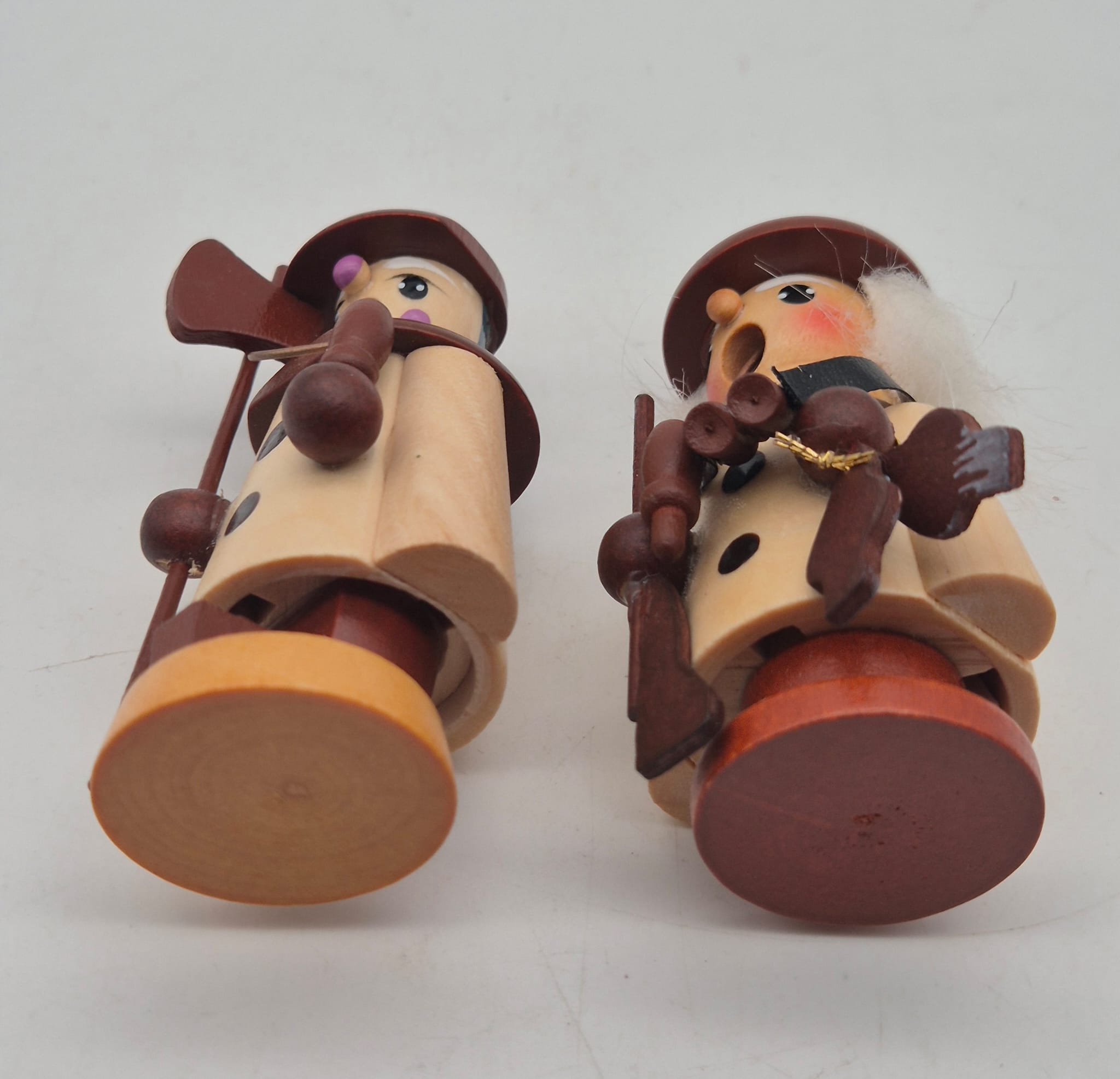 2 kleine Räuchermännchen aus Holz – Jäger & Waldarbeiter – ca. 9 cm