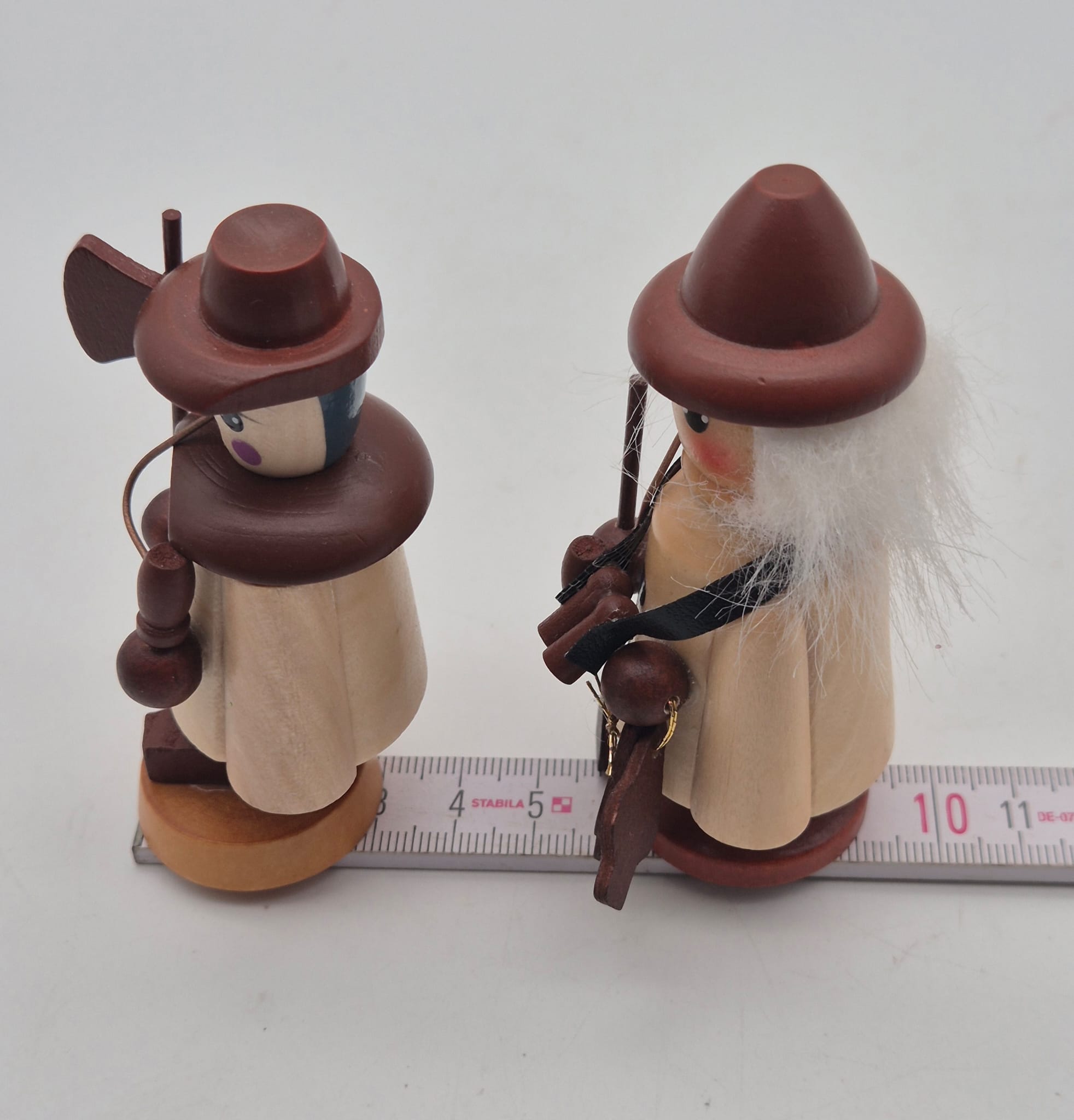 2 kleine Räuchermännchen aus Holz – Jäger & Waldarbeiter – ca. 9 cm