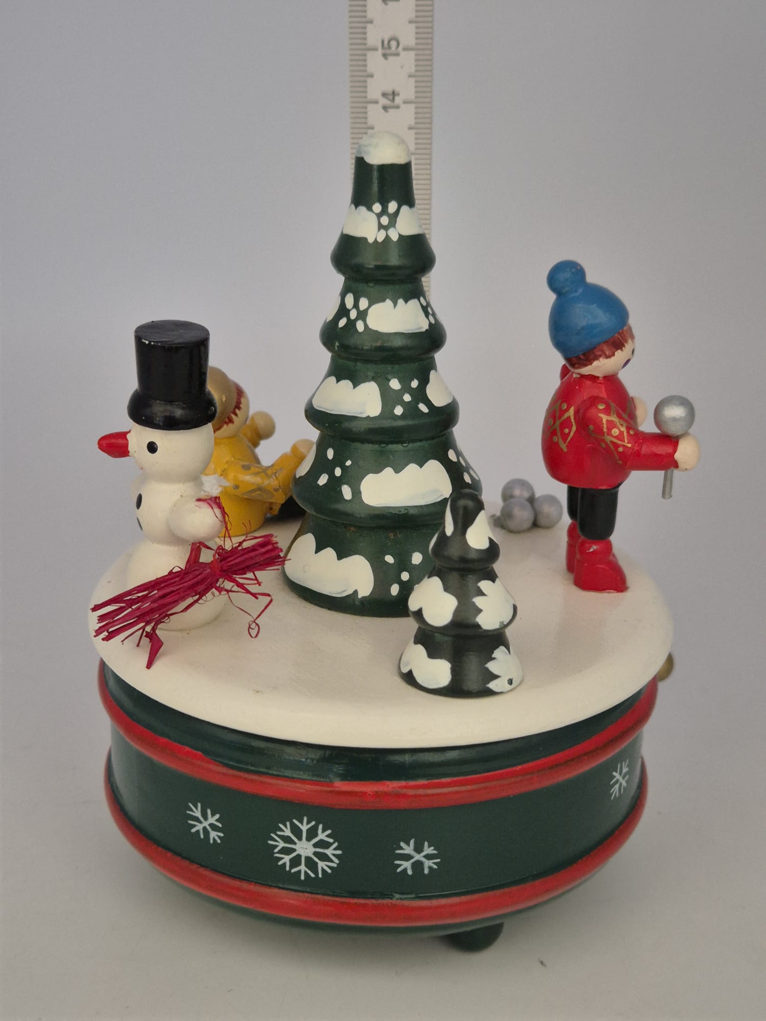 Holz-Spieluhr Weihnachten mit Tannenbaum, Schneemann & Winterkindern – JAS-Heitmann