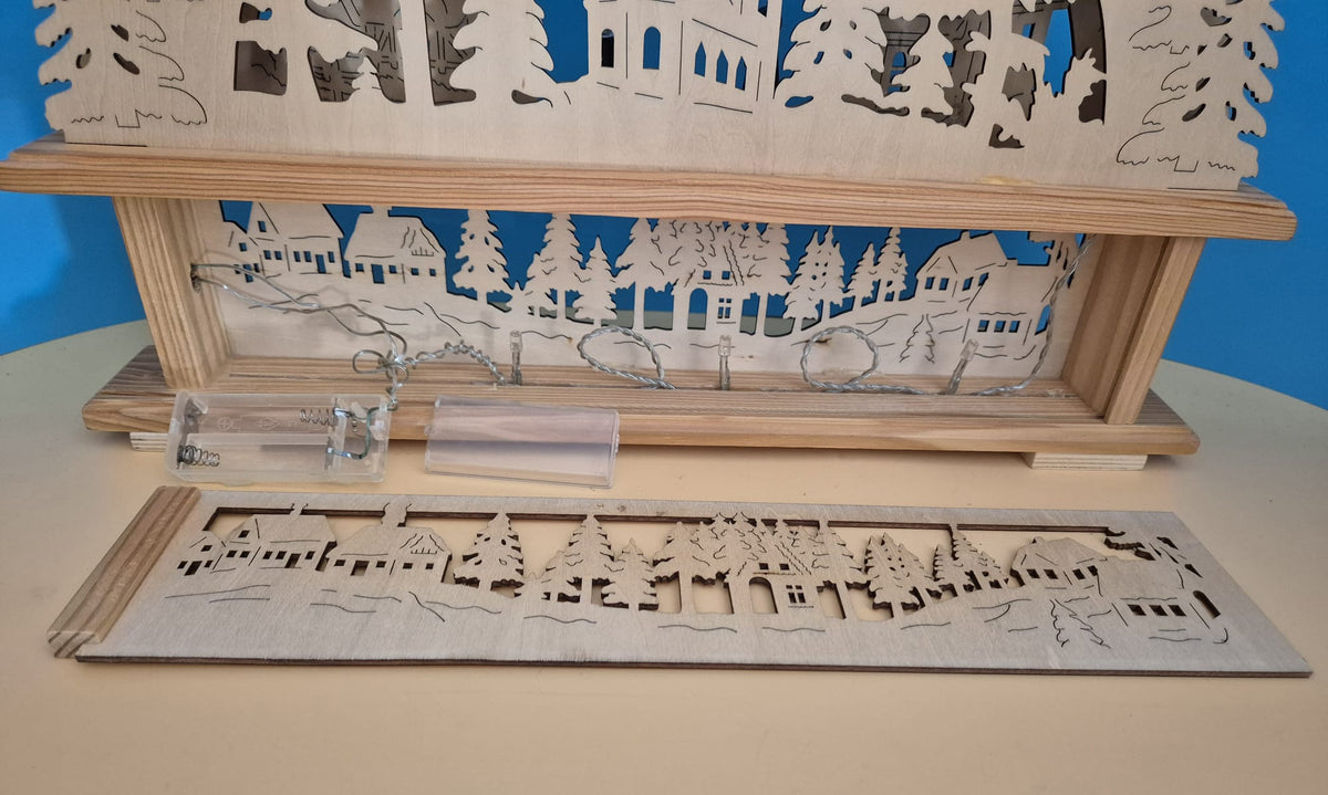 Doppelschwibbogen aus Holz mit Kurrende – beleuchtet