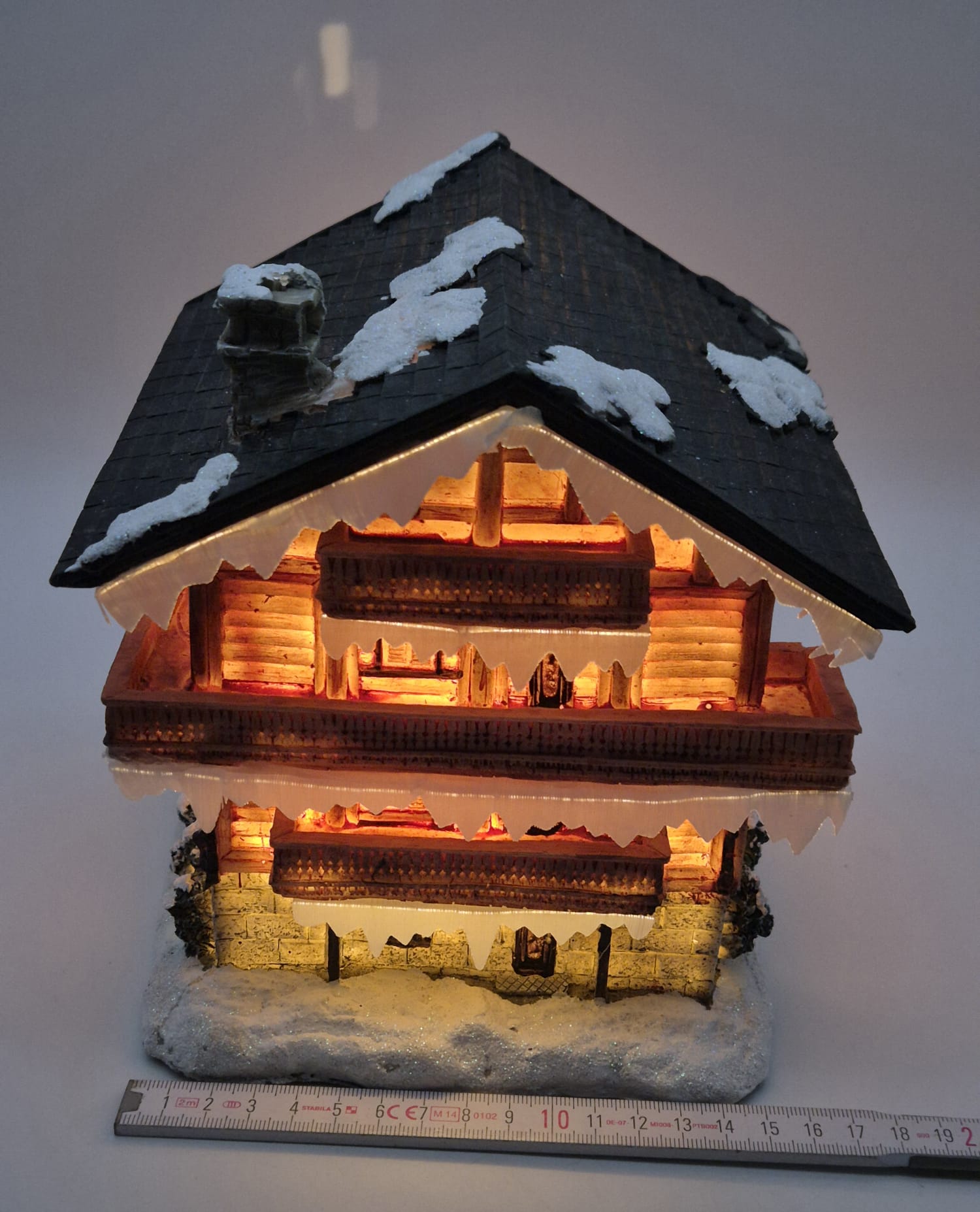 Beleuchtetes Winterhaus / Alpenhaus von Goldbach Geschenkartikel – ca. 19 cm