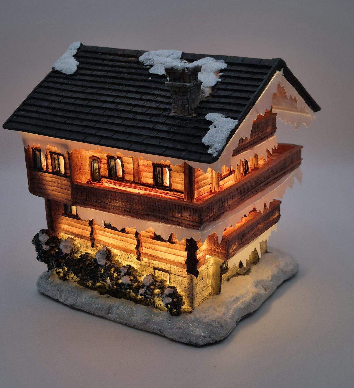 Beleuchtetes Winterhaus / Alpenhaus von Goldbach Geschenkartikel – ca. 19 cm