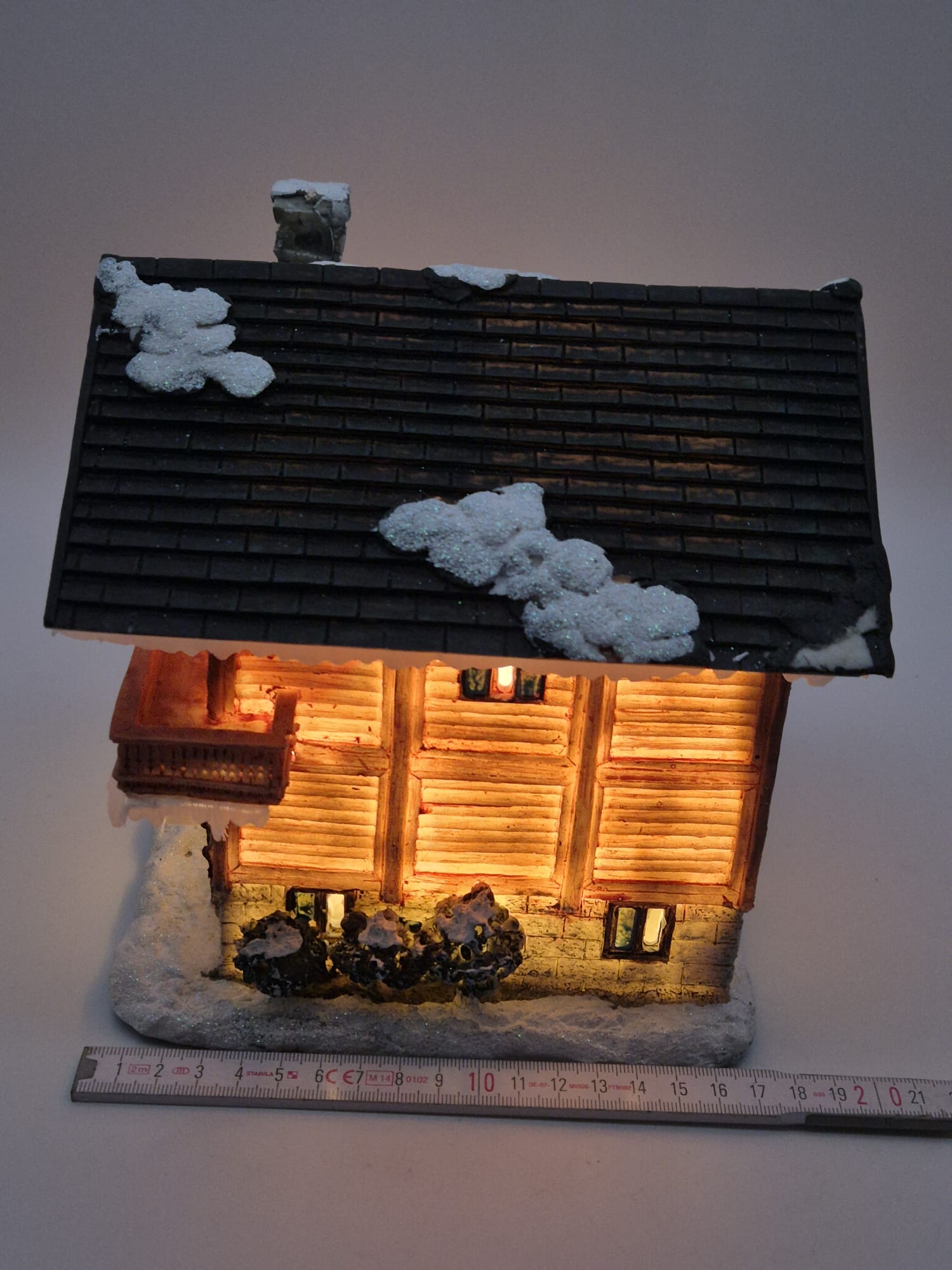 Beleuchtetes Winterhaus / Alpenhaus von Goldbach Geschenkartikel – ca. 19 cm