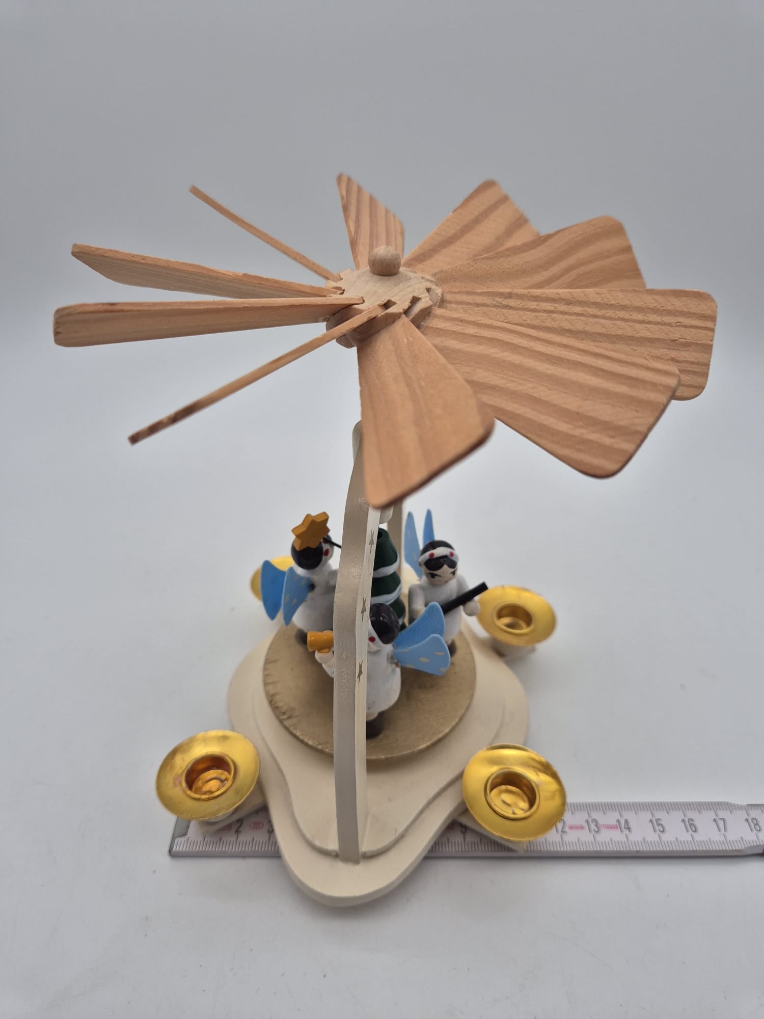 Kleine Weihnachtspyramide aus Holz mit Engeln & 4 Kerzenhaltern – ca. 16 cm