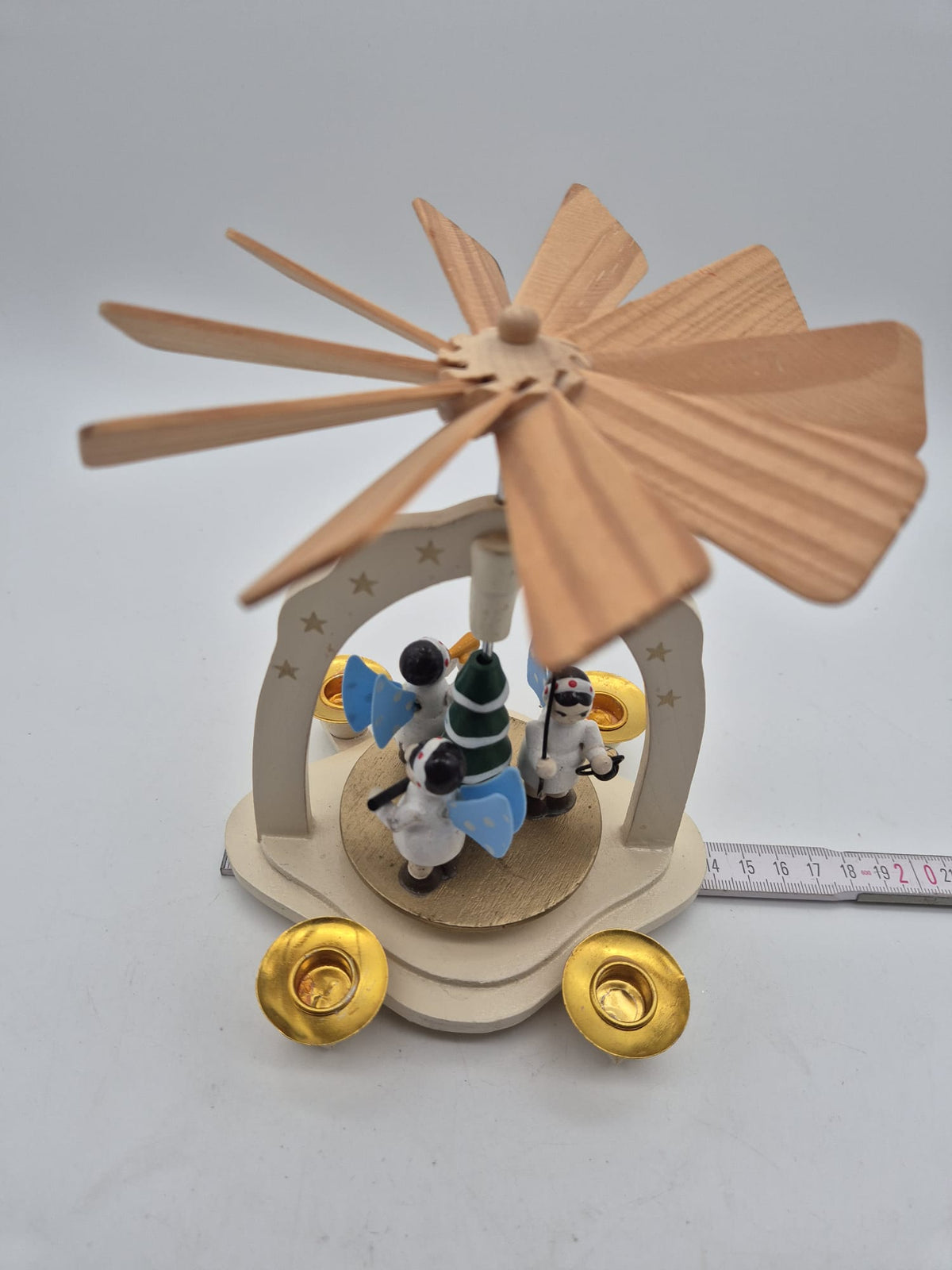 Kleine Weihnachtspyramide aus Holz mit Engeln & 4 Kerzenhaltern – ca. 16 cm