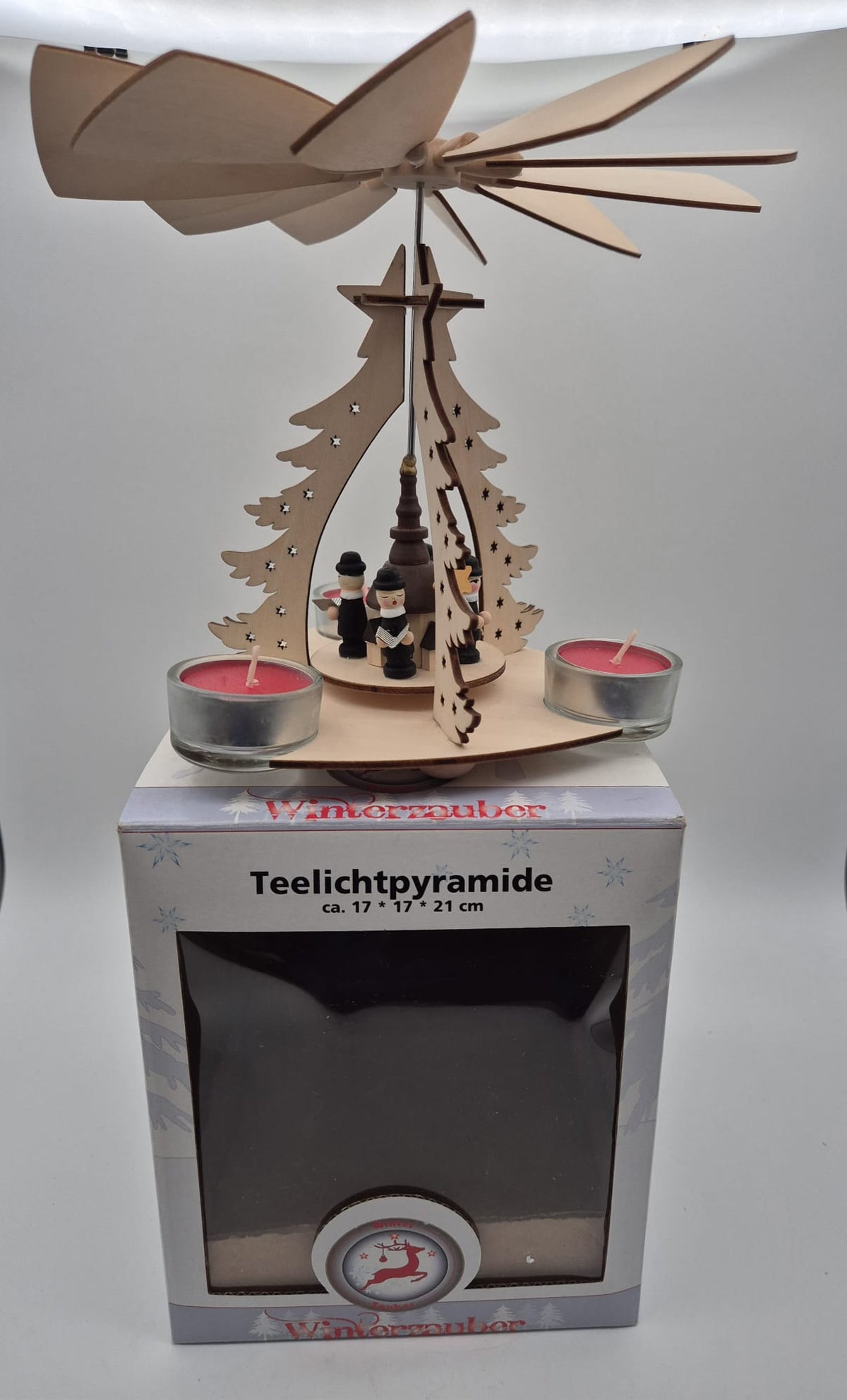 Teelichtpyramide aus Holz mit Kurrendesängern – Winterzauber