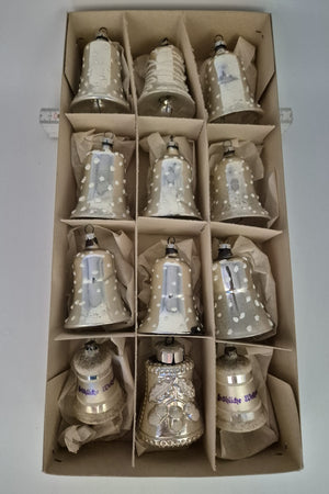 12 DDR Glasglocken – alter Christbaumschmuck Silber/Weiß