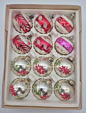 12 Vintage Christbaumkugeln aus Glas – verschiedene Dekore – ca. 6 cm