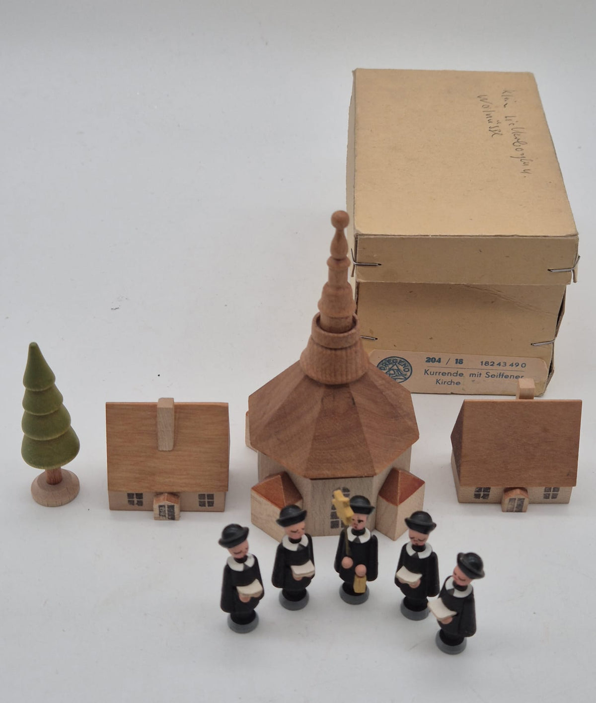 Dregeno Kurrende mit Seiffener Kirche – Holzfiguren mit Originalverpackung