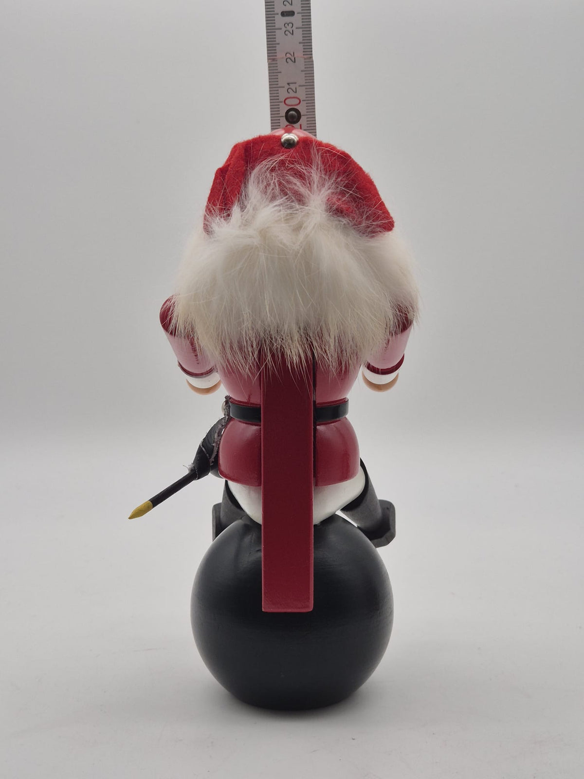 Nussknacker „Baron Münchhausen“ auf Kanonenkugel – Holz – ca. 20 cm