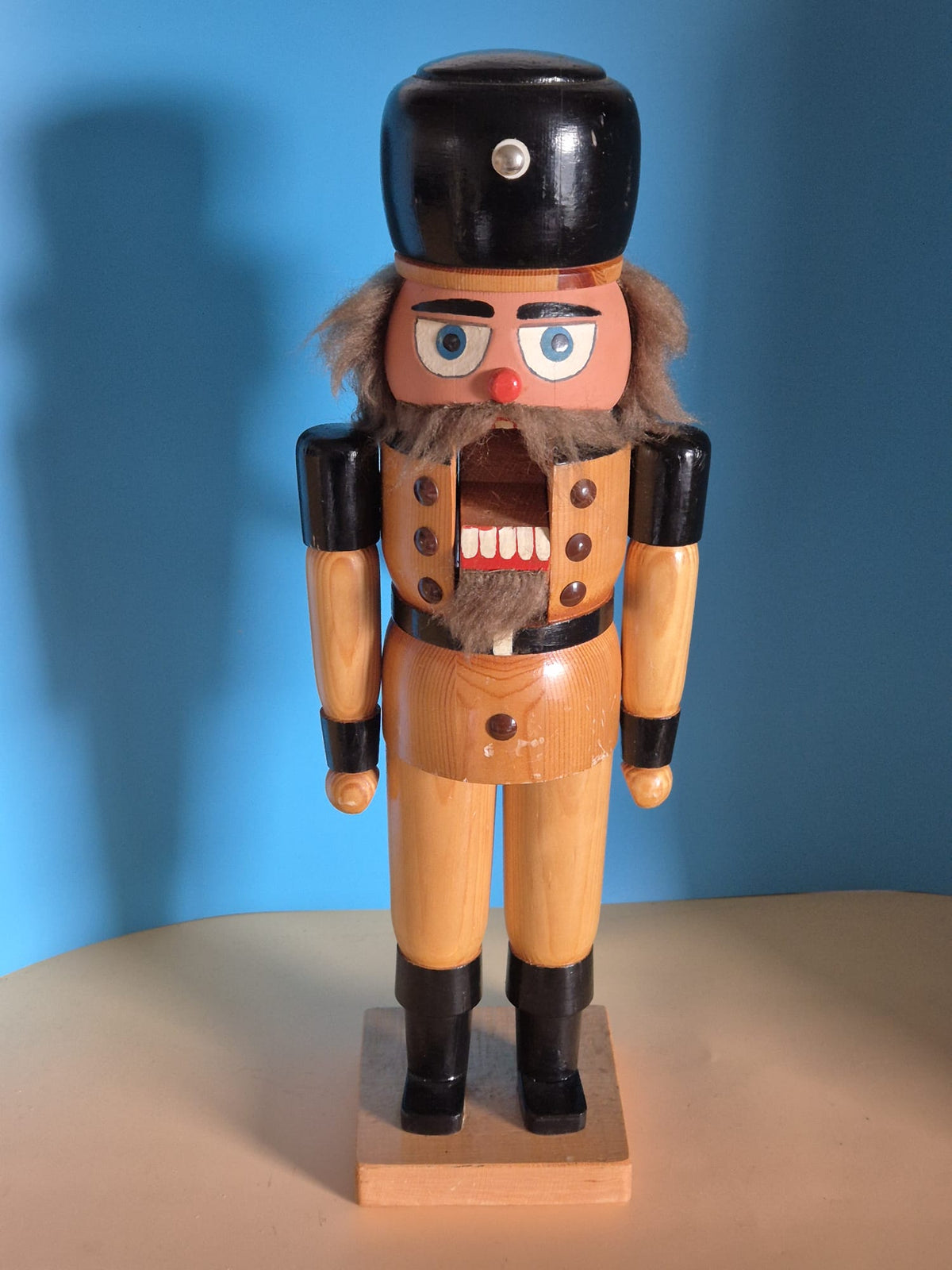 Großer Nussknacker Soldat aus Holz – ca. 46 cm