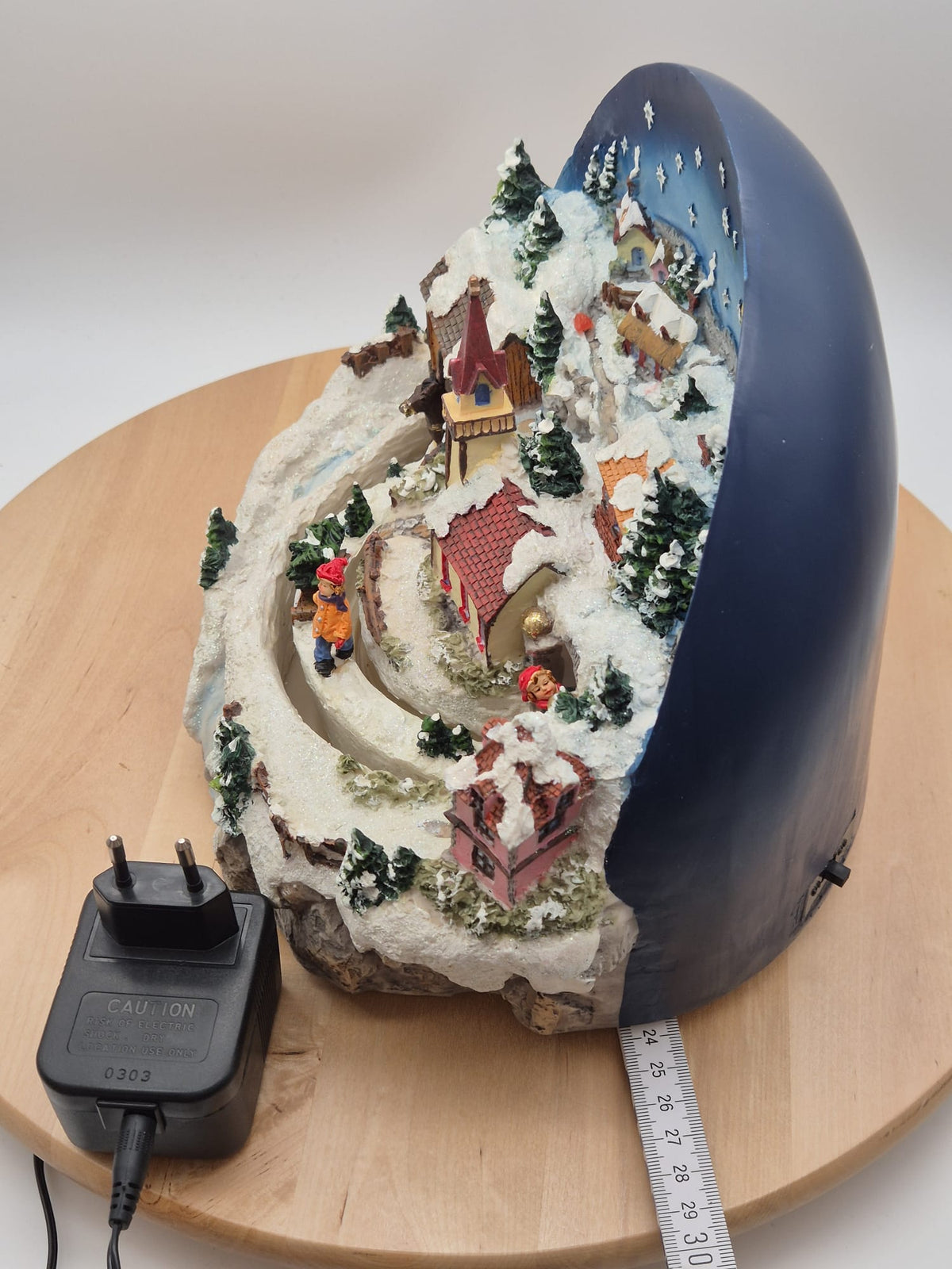 Beleuchtetes Weihnachtsdorf mit Spieluhr – 8 Weihnachtslieder – ca. 21 cm