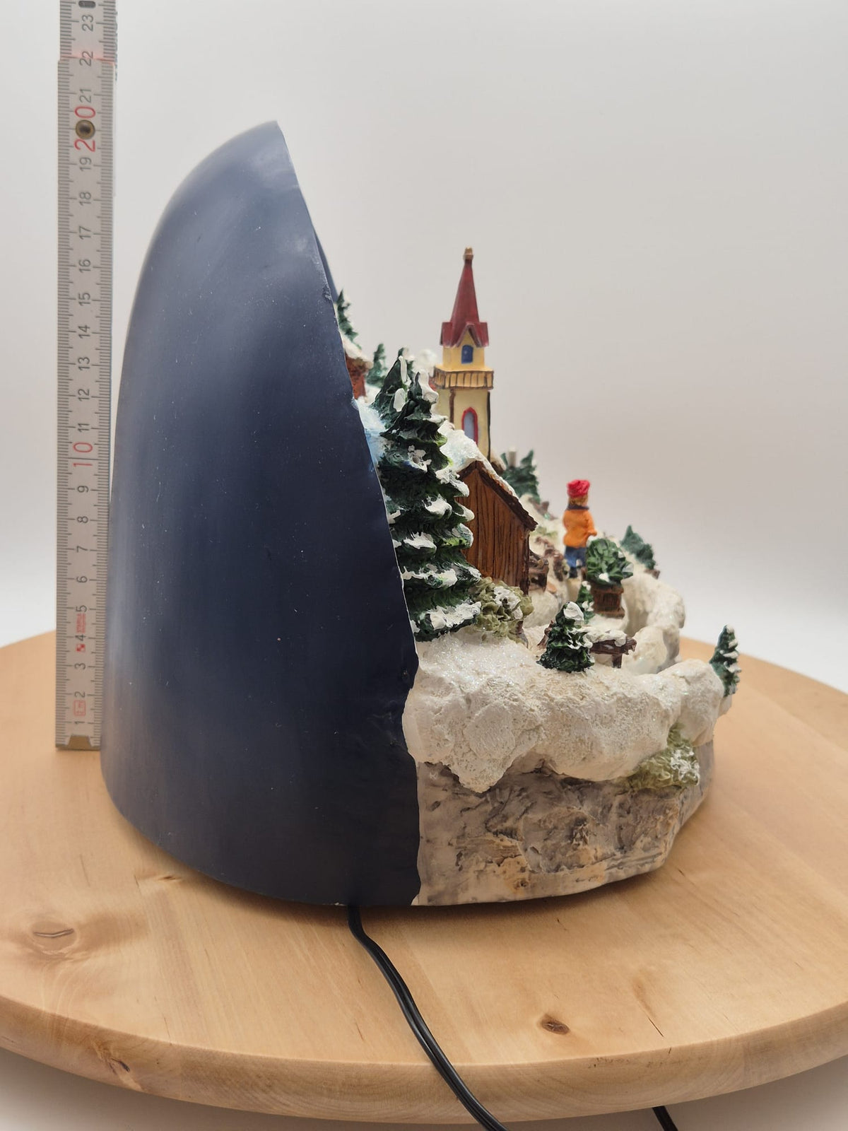 Beleuchtetes Weihnachtsdorf mit Spieluhr – 8 Weihnachtslieder – ca. 21 cm