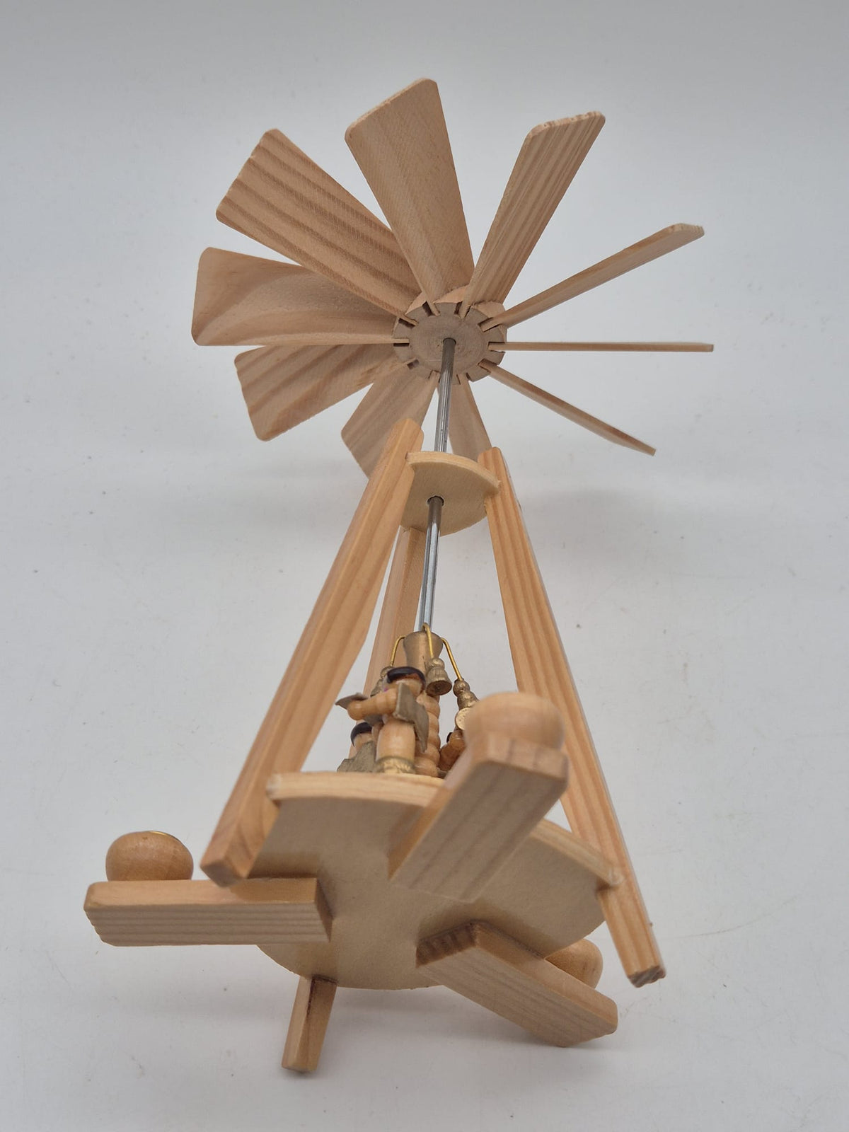 Kleine Weihnachtspyramide aus Holz mit Engeln & Glocken – ca. 18 cm neuwertig