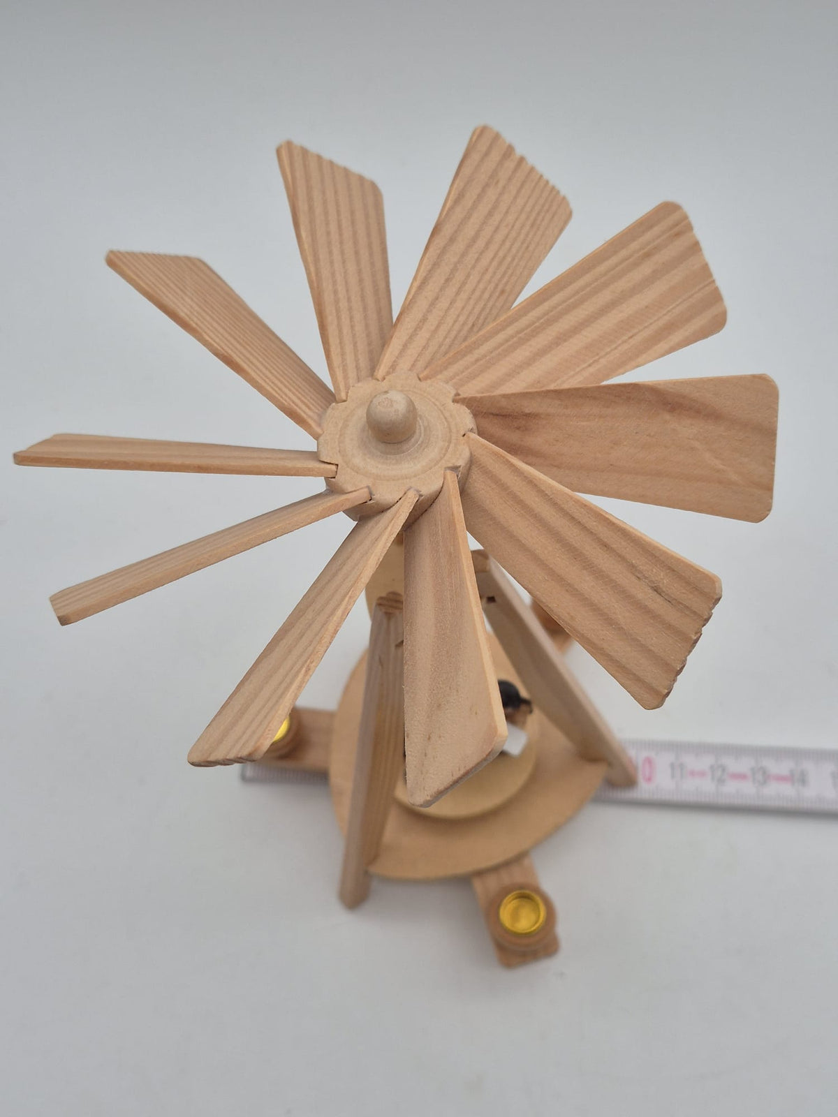 Kleine Weihnachtspyramide aus Holz mit Engeln & Glocken – ca. 18 cm neuwertig